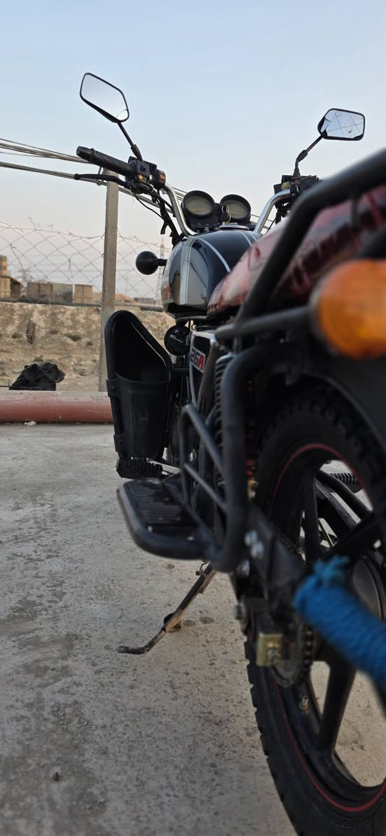 سلام عليكم دايوان 2023
مكينه 200 
الدراجه متعوب عليها من بلاجكتورات من دهن احسن نوعيه ونضيفه 
اوراق سكنر 
١٣٥٠ وبيها مجال بسيط 
المكان بغداد نهراون 
الرقم /***********
