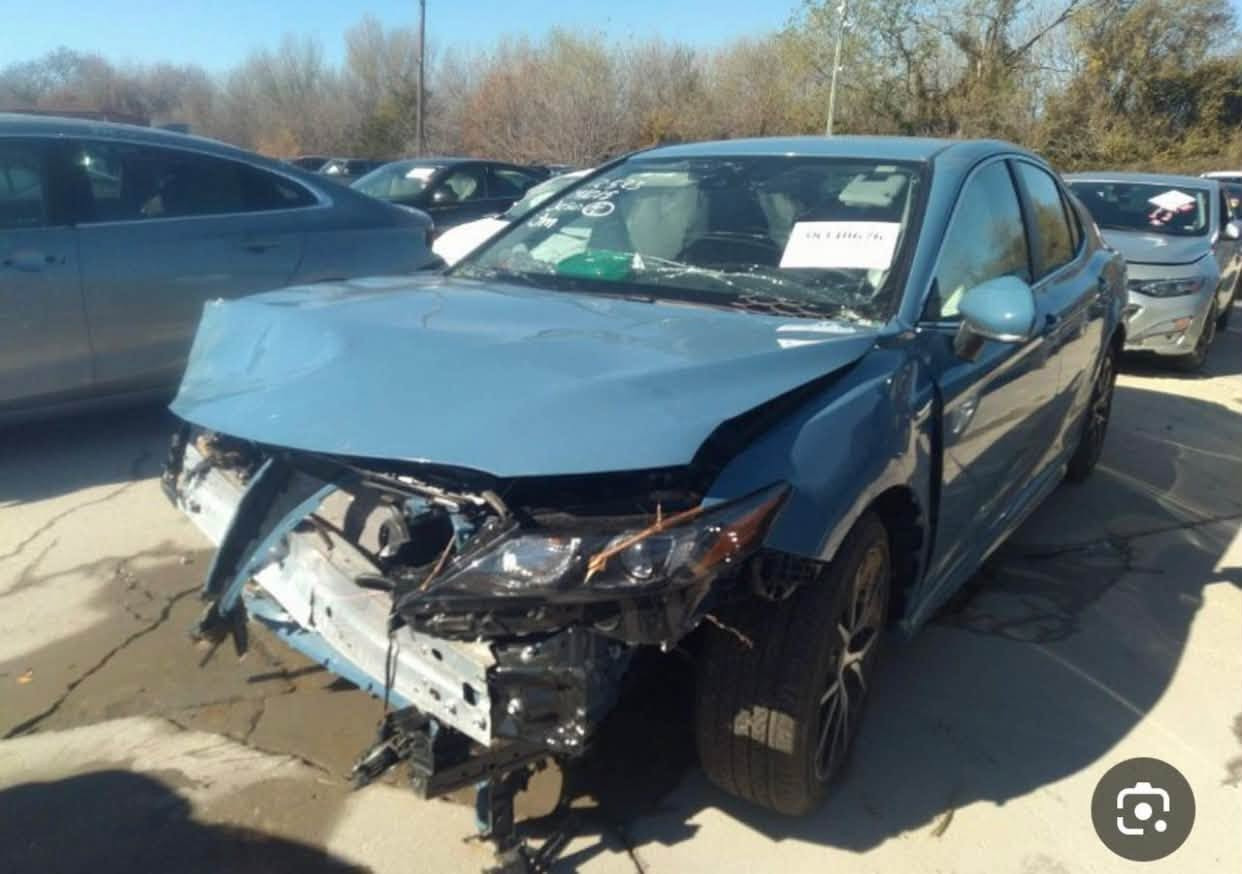 السلام عليكم كامري موديل ٢٣ Se مواصفاتها معروفة ٢ قطع تبديل جاملغ وبنيد السيارة بيها داخل بسيط جداً صور الحادث موجودة بلمنشور ماشية ٥٠ ميل بعدها بوضع الشركة كلها شرط مابيها اي نقص السعر ١٩٠ وبيها مجال للاستفسار اكثر اتصل ***********
