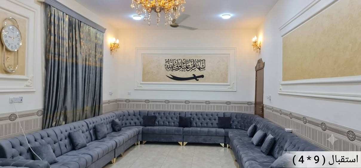 #دار-للبيع
بيت ركن على شارعين المساحة (( 700 متر )) طابو زراعي سند 25 الواجهه 18 متر والنزال 40 متر يحتوي على حديقة اكثر من 200 متر… گراج يتسع لثلاث سيارات

 الاساس كونكريت مسلح والبناء بلوك درجة اولى حد الشبابيك والبوب ويربطها رباط كونكريت مسلح والسقف عگاده وسطح البيت مغطى بمادة الايزوكام اظافة الى الدنگ والطارمه كونكريت 

استقبال (9 * 4) 

(2) غرفة نوم (5 * 4)

صالة طعام (5 * 4)

صاله معيشة (12 * 4)

مطبخ جدران سيراميك وسقف ثانوي (6 * 4)

كل ارضية البيت رفت ومن ثم بورسلين لكل ارضية البيت لون موحد وكل جدران البيت من الداخل سيراميك بارتفاع متر و20 سم لون موحد

الدرج كونكريت … 

صحيات داخليه وخارجيه سقف كونكريت 

ممر حول البيت ومساحة الترك الخلفي  (15 * 4)

ملاحظه// سعر البيت مع الاثاث غرفة نوم تركي جديدة موظحه بالصور جلسة ديوان 18 متر و 4 سبلت 2 كنتوري و2 جداري مع 2 گيزر و2 تانكي ابو الالف لتر… ويختلف اذا بدون آثاث… ؟

العنوان… بابل… الحمزة الغربي…  المعاره طريق الزوار قرب بيت المختار ابو عقيل…  بيع مستعجل وللاستفسار الاتصال بصاحب الدار   *********** واتساب. …  ***********
