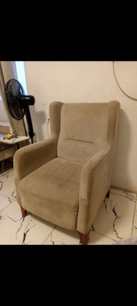 كراسي عدد 2 تفصال الكراسي لون بيجي وأي ضرر ما بيهن مجرد تنضيف يراد سعر...