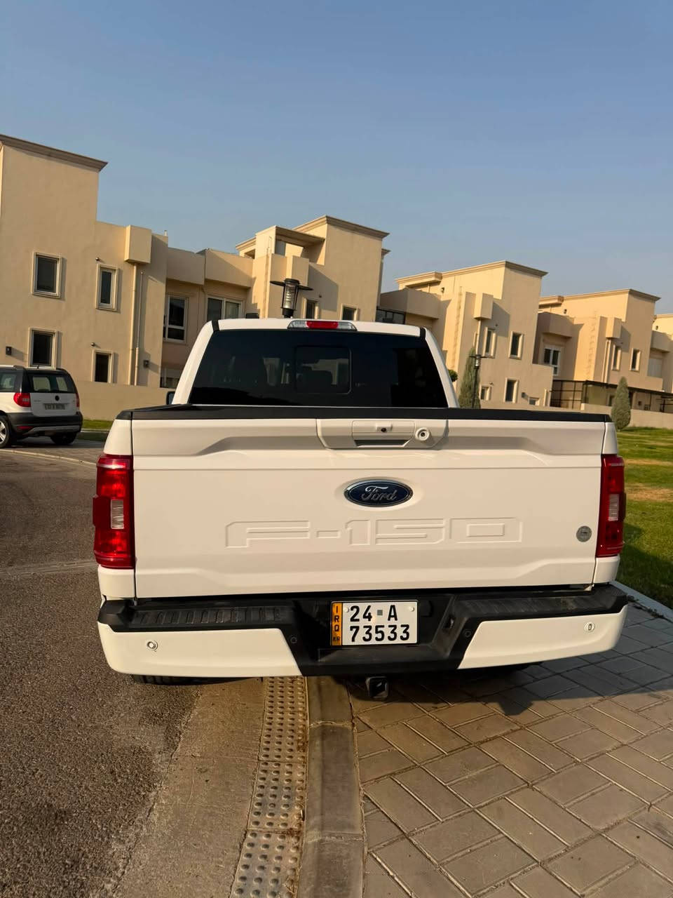 فۆرد F150 XLT 
سپی 2021 4X4
دەبل ئکسل 
بۆدی کورتد دەرکا  گەورە 
کێر لە حارد کیر تیارە 
کامیرا 360 
رادار حساس 
کوشین گەرم 
شاشە ئەلکترۆنی 
شاشە گەورە 
برێک ئەلکترۆنی 
فول فول بەس بێ پانۆرامە 
حدیسە بەس یەک جاملخ بیلاد گۆرایە  
نرخ 290$ وەرەقە 
وتسئاپ *********** 

فورد  F150 XLT 
بيضه 2021 4X4
دبل اكسل
بدي قصير باب طويل
گير طيارة
كاميره٣٦٠
رادار حساس
شاشة إلكتروني 
كوشن تدفئة
شاشة جبيره
بريك إلكتروني 
فول فول بس بدون بانوراما 
حادث واحد جاملغ مبدل بلادي
سعرها٢٩٠$ورقه 
واتساب ***********
