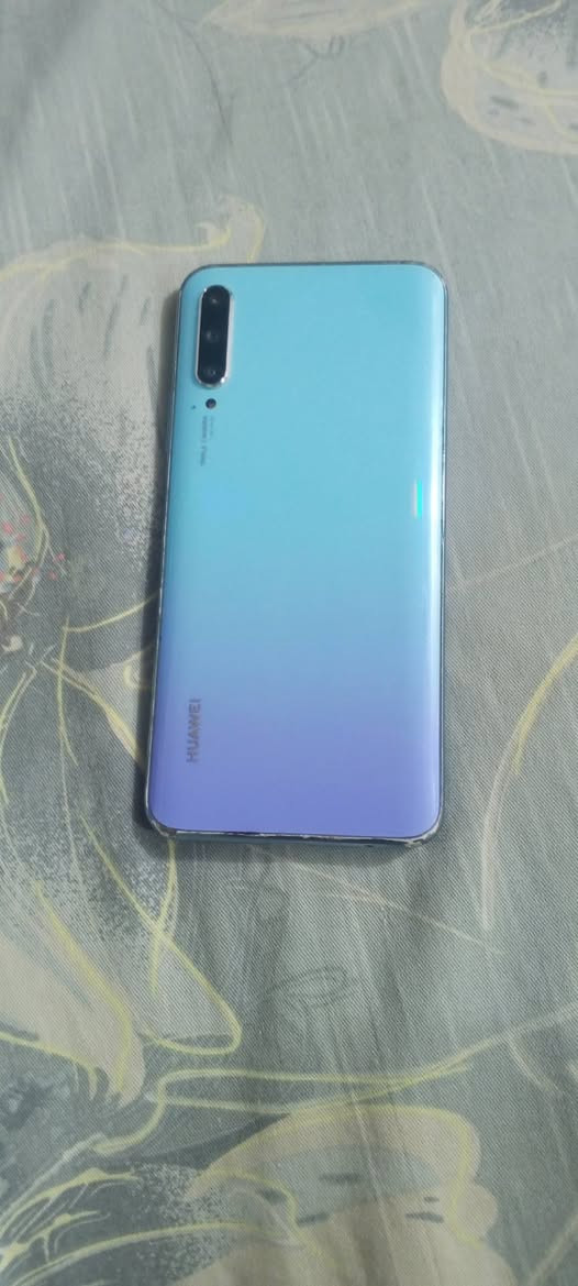 السلام عليكم 
واي 9اس 
نضيف 
مكاني ديوانيه حي الجمهوري الشرقي 
***********

نص مكتوب في الصور:
- حول الهاتف EMUI → HUAWEI Y9s اسم الجهاز STK-L21 الموديل 12.0.0.243(C185E5R2P1) رقم الإصدار GPU Turbo 12.0.0 إصدار نظام EMUI 867485041266854 IMEI 867485041302865 HUAWEI Kirin 710F المعالج المركزي ٦,٠ غ.ب ذاكرة الوصول العشوائي المساحة الفارغة ١١٧,٨ غ.ب وحدة التخزين الداخلية الإجمالي ١٢٨ غ.ب ١٠٨٠ × ٢٣٤٠ دقة الشاشة