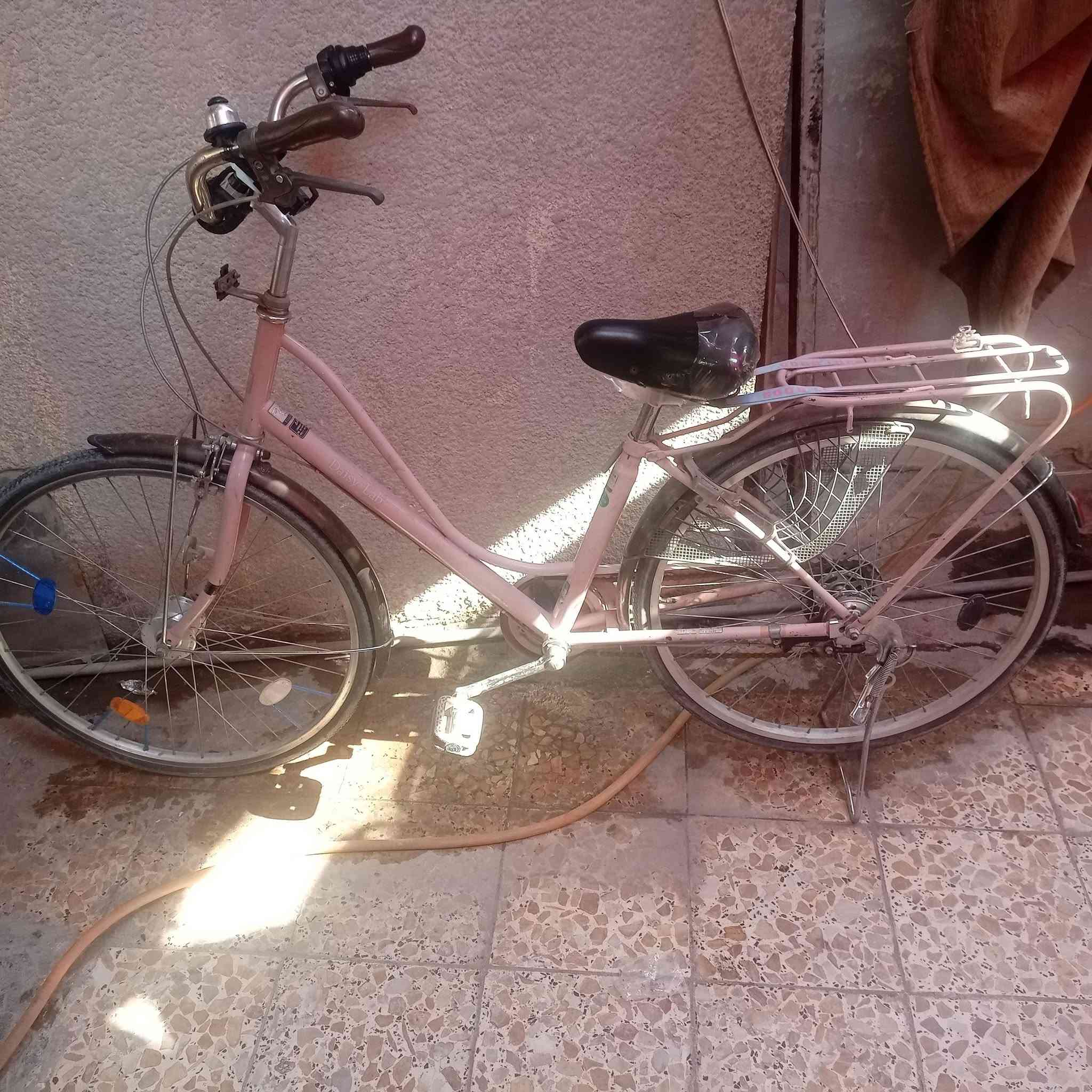 سلام عليكم  عندي هاي لبسكلات ثنينهم البيع  بس الزرق زنجيل فالت اليريد ثنيهم ابيعهن  مكاني الحريه الثانيه هذا رقم التواصل *********** سعر 150
