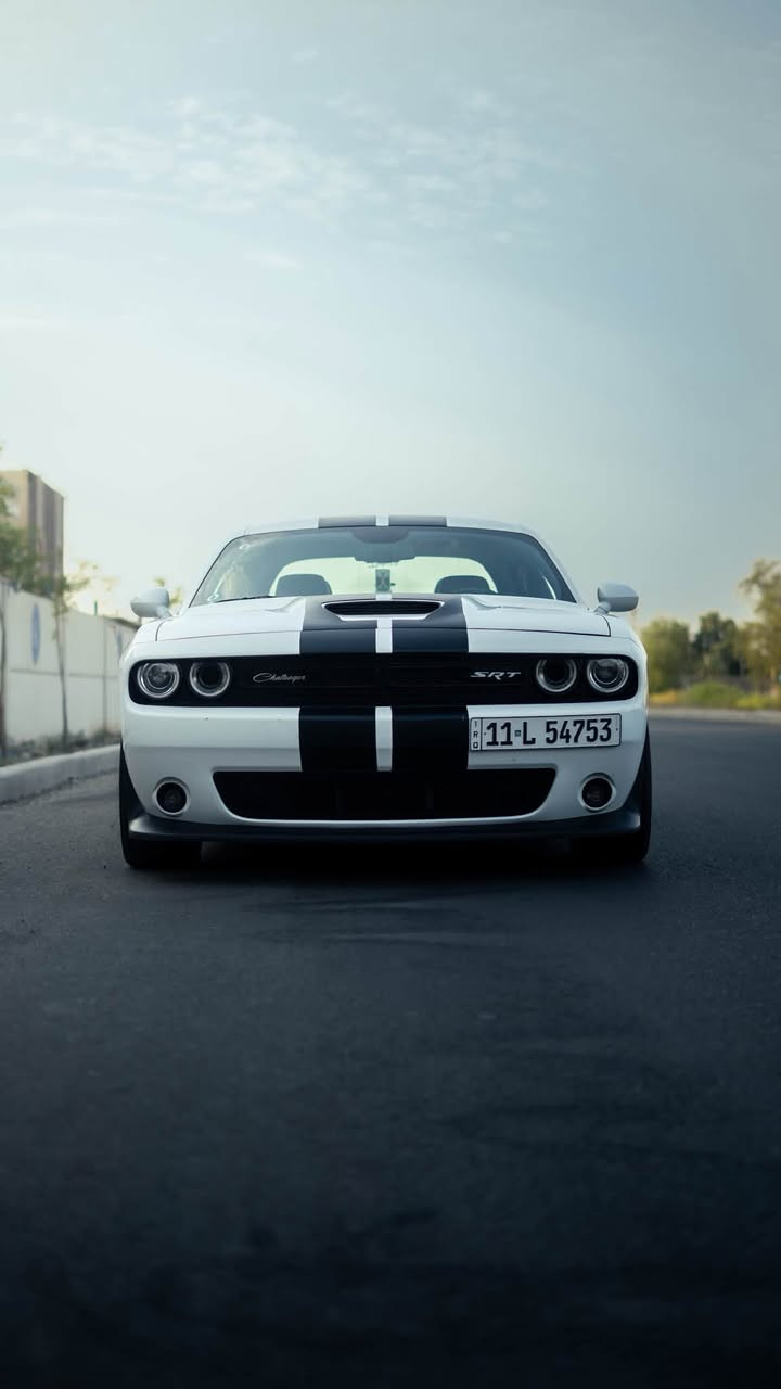 للبيع: دودج تشالنجر
Dodge Challenger SRT Scatpack 2022 🇺🇸
🚘 استيراد شخصي من أمريكا | رقم الشاصي: 2C3CDZFJXNH247197
📍 الموقع: بغداد – زيونة 
📞 للتواصل: *********** 
| استيراد شخصي 🇺🇸

🔢 رقم الشاصي: 2C3CDZFJXNH247197

⸻

✅ المواصفات العامة:
• محرك 6.4L V8 HEMI – 485 حصان
• كير أوتوماتيك 8 نمر
• دفع خلفي RWD
• ماشيه 21000 ميل 
• اللون الخارجي: أبيض White Knuckle
• الداخلية: جلد أسود + شعارات Scatpack + كاربون فايبر
• ستيرن كاربون فايبر
• داخلية كاملة كاربون باكج
• إكزوز وكاله تبات خارجيه كورسا اصلي   (صوت مرتب )

⸻

💎 الإضافات والمميزات:
• شاشة 8.4 إنش Uconnect
• نافيگيشين – GPS
• Apple CarPlay / Android Auto
• نظام صوت Alpine فاخر (9 سماعات + سبووفر + 506 واط)
• تشغيل بصمة + تشغيل عن بعد
• مقاعد Alcantara/Nappa – تبريد وتسخين
• مقاعد كهرباء مع Memory
• كاميرا رجوع + حساسات خلفية
• Blind Spot + Cross Path
• Launch Control + Drive Modes + Line Lock
• إكزوز مزدوج Active
• شفة أمامية SRT
• جنوط 20” أصلية Granite
• فرامل Brembo أصلية (6 بستم أمامي / 4 بستم خلفي)
• شعارات وخطوط Scatpack أصلية
• ستيرن كهربائي متحرك

⸻

🛠️ الحالة:
• استعمال شخصي
• ماشية فقط 21.000 ميل
• تم عمل صيانة كاملة + تغيير زيت وكالة
• جميع الصيانات بالوكالة
• ضرر جاملغات خلفية جزء بارد وجزء صبغ ومعجون 
• ضرر بسيط بالجنطة  كلشي موضح بالسونار 
وصور الحادث 
• باقي البودي وكالة
• سنوية جديدة
• الكير والمحرك مكفولين
• السيارة ستوك  بدون أي تعديل غير إضافات جمالية (كاربون وغيره)
*****
الاضافات الجديدة
ولف حماوة ستيل ريسنك
برمجة ايكل سيفتي 
بلكات ngk ريسنك جديدة 
تخم تايرات جديد
تم عمل ادامة منظومة احتراق  

⸻

🔐 السيارة نظيفة ومرتبة – جاهزة للاستخدام الفوري
