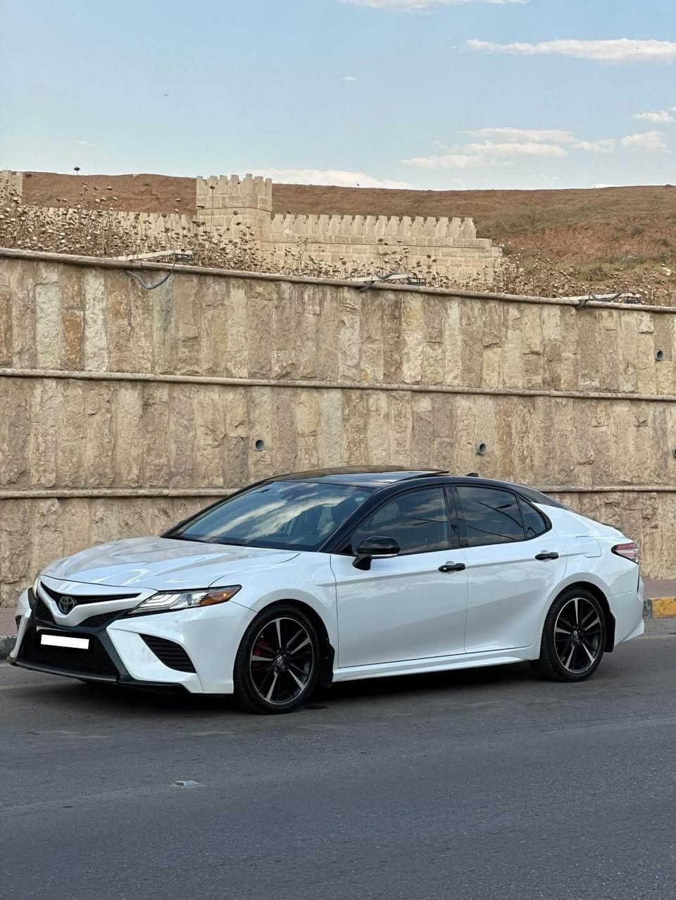 السلام عليكم

كامري XSE

موديل 2019 

مرقم اربيل 

شرط التحويل 

سنويه جديد

ماشيه ٩٠ الف ميل

.

بيها تعديل بارد صغار

مكانين صغار باب النفر وباب وره النفر 

.

المواصفات 

بانوراما 

كشنات جلد 

بصمة تشغيل 

هاند بريك بصمة 

تدفئة كشنات 

اوتو هولد 

ثلاثه انظمة قياده 

شاشه كبيره 

تحديد مسار 

مانع انزلاق 

كروز سرعه 

كشن امامي كهرباء 

قطعتين تبريد 

وبقية المواصفات المعروفه

.

الموقع الموصل برطله

لمعرفه السعر الاتصال على الرقم 

*********** الحمدانية, نينوى
