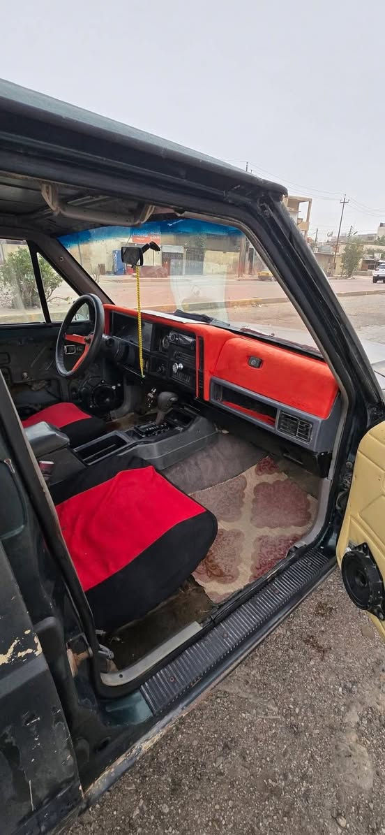 السلام عليكم  جيب شيروكي شخاطه موديل 93 
سياره اصوليه راعيها بالبصره
 
اذا اكو مراوس بسياره ادوات 

مكينه وكير 3000 سعرها ٢٨ وبيه مجال حك الجيه مكان السياره بصره 

موبايل.   ***********
