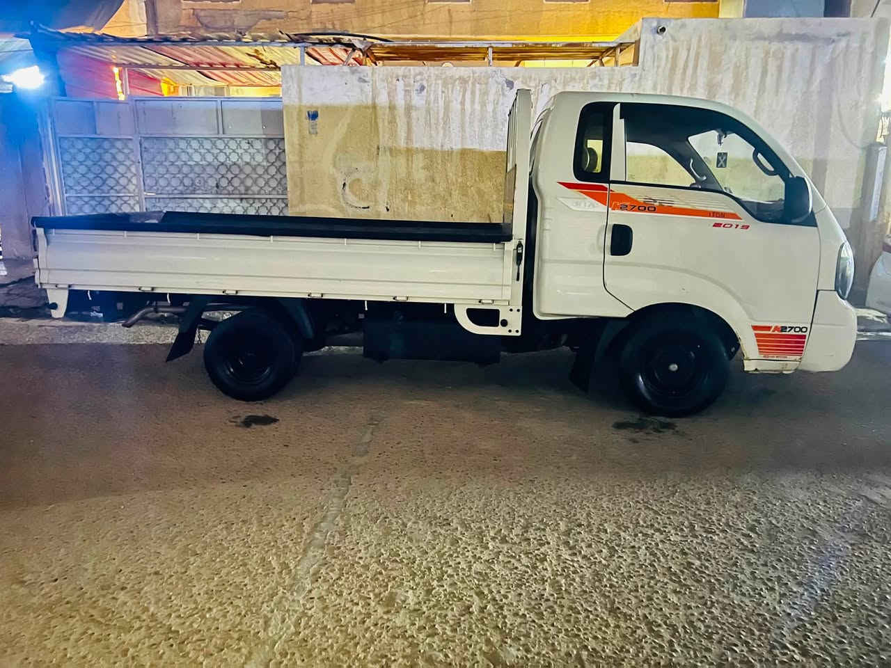 سلام عليكم كيا حمل للبيع 2700مديل17 رقم السياره واسط سنوية 27 المكان بغداد لامين رقم الهاتف *********** //***********
السعر 122 وبيها مجال
