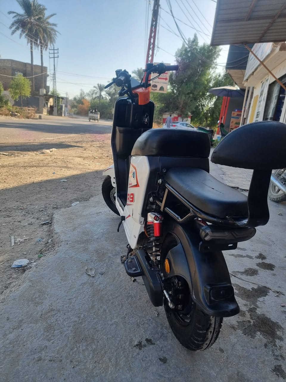 دراجه شحن البيع 
ار٩ شرط الفحص 
السعر ٣٢٥
العنوان بعقوبه باب الدرب قرب سواق الشمري 
***********
