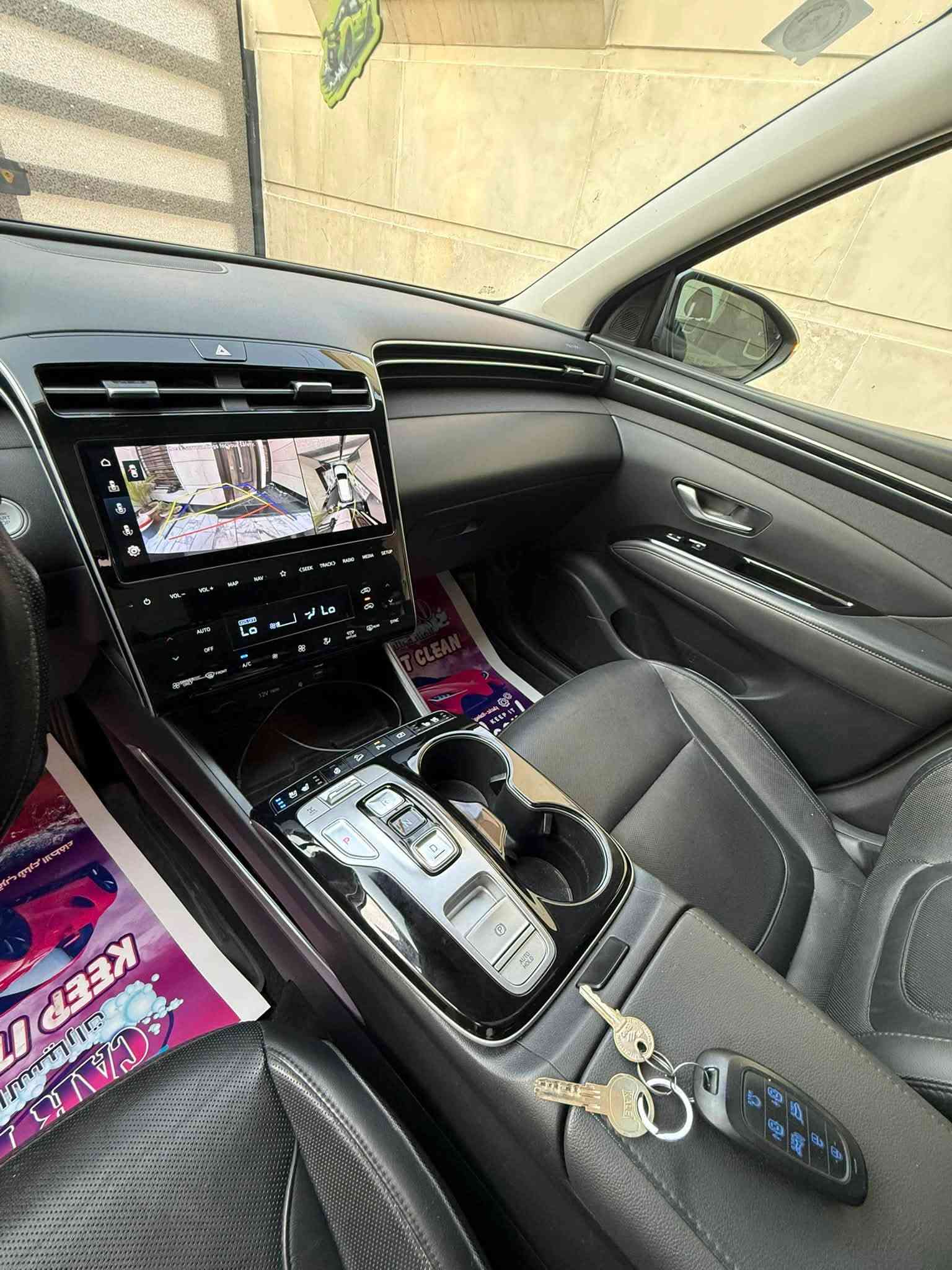 السلام وعليكم
للبيع توسان2022
وارد امريكي فول مواصفات 
لمتد هايبرد 
رقم بغداد  
تحويل مباشر 
فـول بانراما 

المواصفات:-
شاشه دجتل
بانراما
تشغيل بصمة + ابواب
تشغيل عن بعد
سايد بريك دگمة   
تقديم وترجيع بالبصمة
اوتو هولد
بك لايت LED
كراسي كهرباء
داخل جلد 
كشنات تدفئة تبريد 
تدفئة استيرن
رادار امامي خلفي
قيادة ذاتية 
تحديد مسار  
حساسات امامية + خلفية 
تحكم مقود كامل
بصمات عدد 2 
انارة ترحيب
نقطة نزول منحدرات. 
نظام مانع تزحلق
‏ABS
شاحن موبايل واير ليس  
اشاير بالمري والمري شفط
مخرج AUX + USB
‏BIuetooth
مخرج منفذ الطاقة عدد 2    
درايف مود
‏(Normail - eco- sport t) 
سبير منازل

السيارة جاهزة بدون اي نقص
بيهة صبغ قبغ جنطة والباقي 
مكفول من البارد والصبغ والتعديل
عنوان السيارة بغداد حي الخظراء
***********
عنوان السيارة
بغداد حي الخضراء
