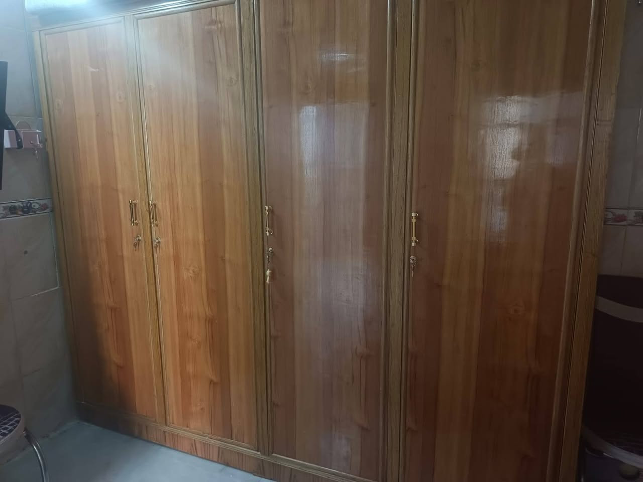 كنتور اربعه باب تسكام جديد نضافه فول مقطع كل باب وحده للبيع العنوان حي العسكري قرب صيدلية الماس بالفرع للاستفسار عل رقم  ***********
