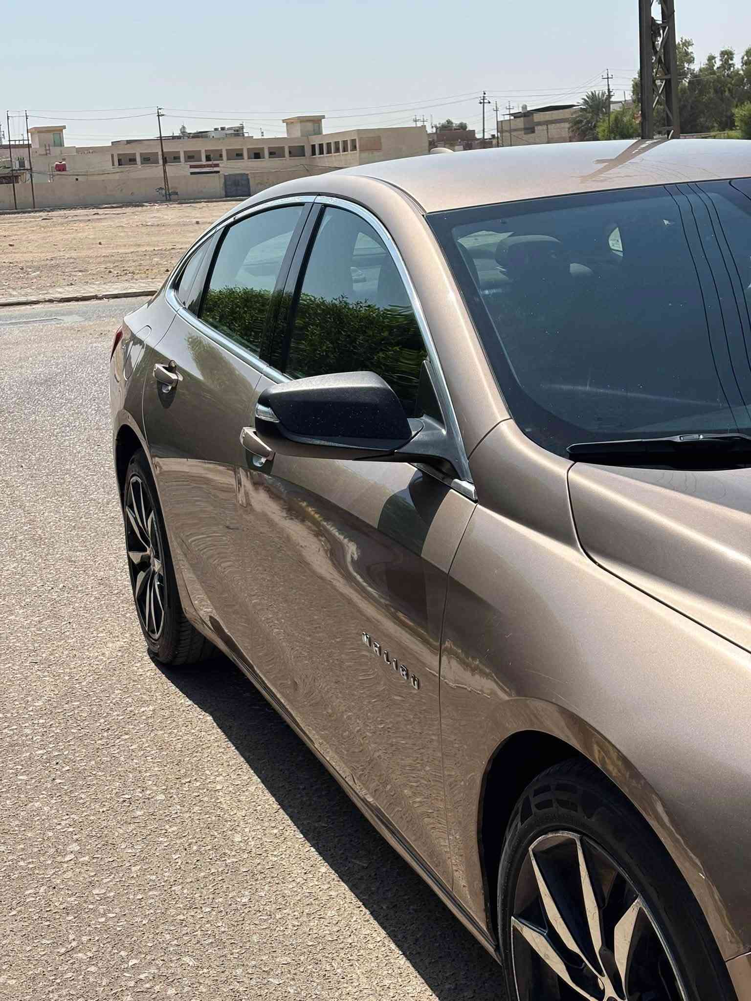 ماليبو ١٨
قطعتين تبريد 
كشن كهربائي 
عدادات دجتال ( مثل مال تاهو ) 
شاشة حجم جبير 
حادثها جاملغ جهة السايق فقط وهنا صار بيها بس بارد با الجاملغ الايسر بارد زغير كلش 
السياره بأسمي السنوية تسقط ب ٢٠٣٠ 
مابيها اي جراد او بداية جراد صبغها يخبل السياره 
مكاني النجف ب ٨٨ ومجالها بسيط 
*********** اتصال 
*********** واتس
