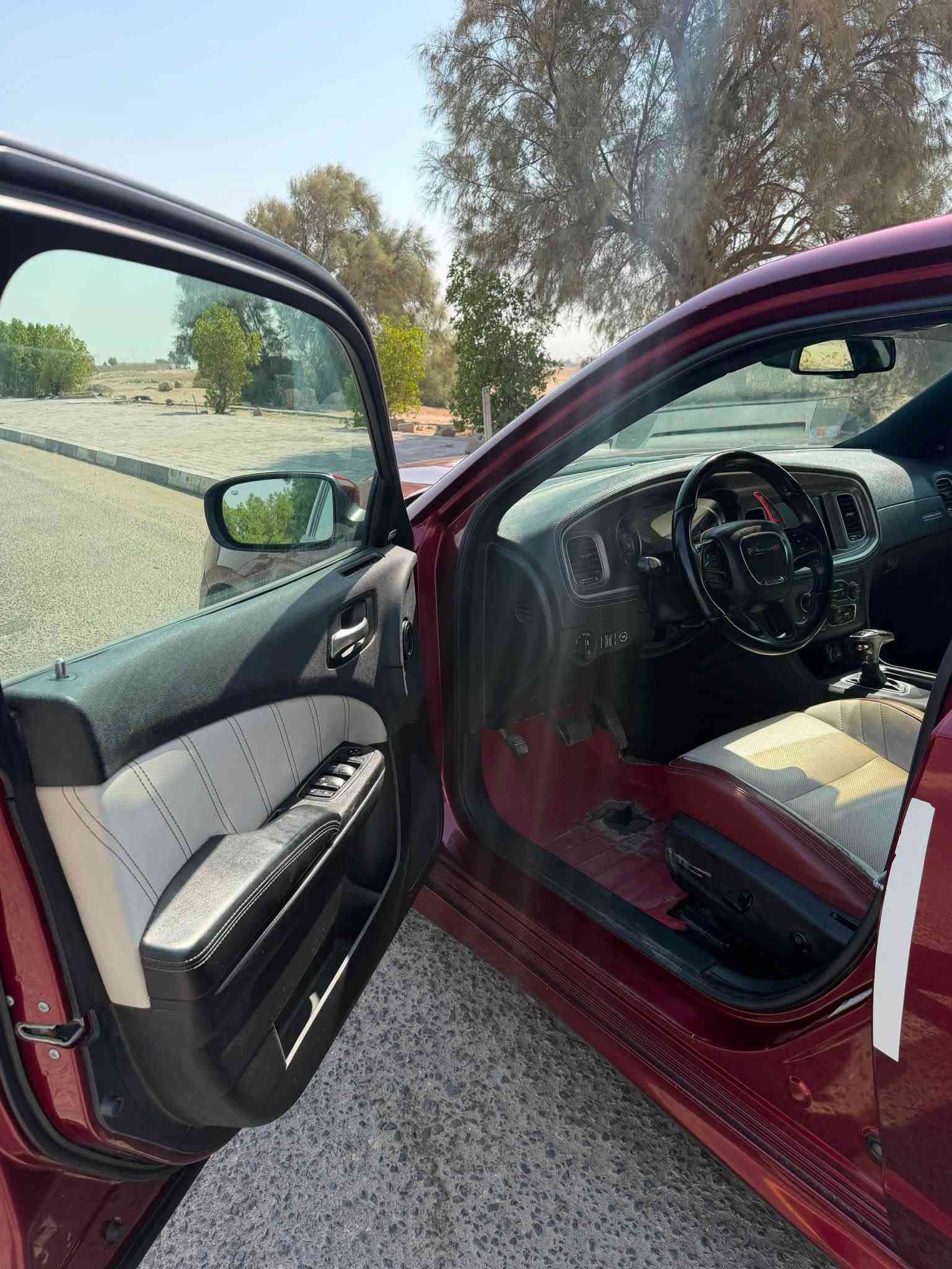 🚗 للبيع: 
دوج جارجر GT موديل 2019 (وارد أمريكي) 🚗
السيارة دوج جارجر GT مميزة جداً بحالتها ونظافتها، 
وجاهزة للاستخدام مباشرة دون الحاجة لأي مصاريف.

المواصفات والتفاصيل:

النوع والفئة: دوج جارجر GT (Dodge Charger GT)

الموديل: 2019
الرقم والملكية: رقم بغداد والسيارة باسمي (تحويل مكفول).
الوارد: أمريكي
اللون الخارجي: كرزي ملكي مميز جداً
اللون الداخلي: دواخل أبيض ملكي  
الضرر: قطعة واحدة فقط (البنيد)، وباقي السيارة مكفولة.

المميزات: نظام تشغيل عن بعد، حساسات بلادية، والشاشة مبرمجة للغة العربية بالكامل.

الوضعية الميكانيكية: المحرك، الكير، والتبريد بحالة ممتازة وبشرط الفحص.
السعر المطلوب: 21,800$ (دفترين و18 ورقة)
مكان التواجد: البصرة 📍
للمعاينة والاستفسار، يرجى التواصل عبر الرسائل الخاصة أو الاتصال مباشرة على الرقم:📞 ***********
