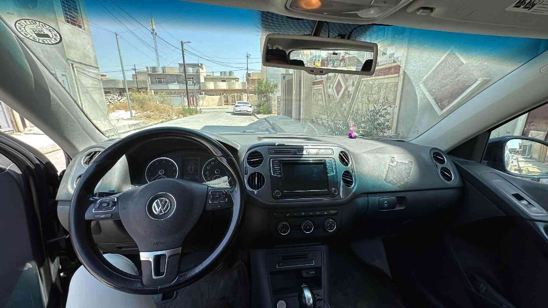فولكس واكن تيكوان 2017  Tsi
الممشا 100 km
محرك 2.0توربو 
السياره بيها قطعتين صبغ 
بدون دواخل بدون اربك  بدون شاصي 
رقم وسنوية جديد كبل تحويل 
المواصفات فول عدا الفتحه 
كشنات جلد 
تدفئة كشنات 
تحديد مسار 
كروز سرعة
تحكات فول اوبشن
شاشة كار بلي كامرة 
لايتات زينون عالي ناصي 
دخول ذكي بصمة+بصمة تشغيل  
تبريد قطعتين 
محرك مفتوح رواجز
كير محرك كهربائيات كلها بشرط
بانزين عادي  تمشي /سيارة جاهزه مابيها مصرف كلشي 
المكان موصل \***********
