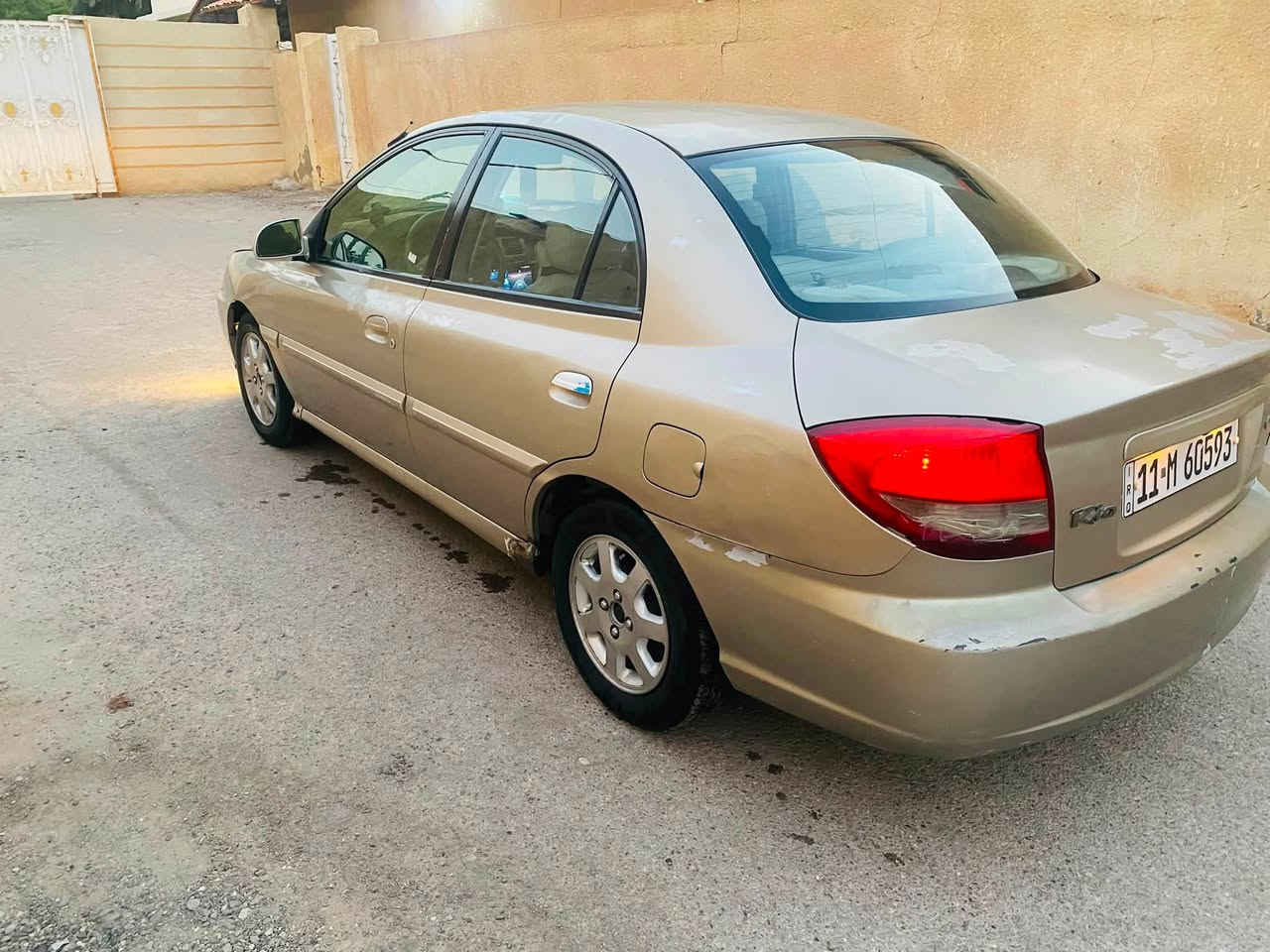 سلام عليكم
كيا ريو موديل ٢٠٠٣ امريكي 
مكينه كير كفاله صدر خلفلي امامي جديد تخم تاير تبريد ثلج ماشاء الله 
رقم بغداد مشروع وطني 
سياره حلوه وناعمه 
شاشه كامره كلهاا شغاله 
كهربيات كلهاا شغاله 
بيهاا مكانات جراد شيء بصيط مصورهن 
كير اوتو مرغوب غرفتهاا جديده بمعنى الكلمه 
مكاني ديالى خالص هبهب 
السعر ٤٠ وبيها مجال لشراي 
رقم الهاتف ***********
