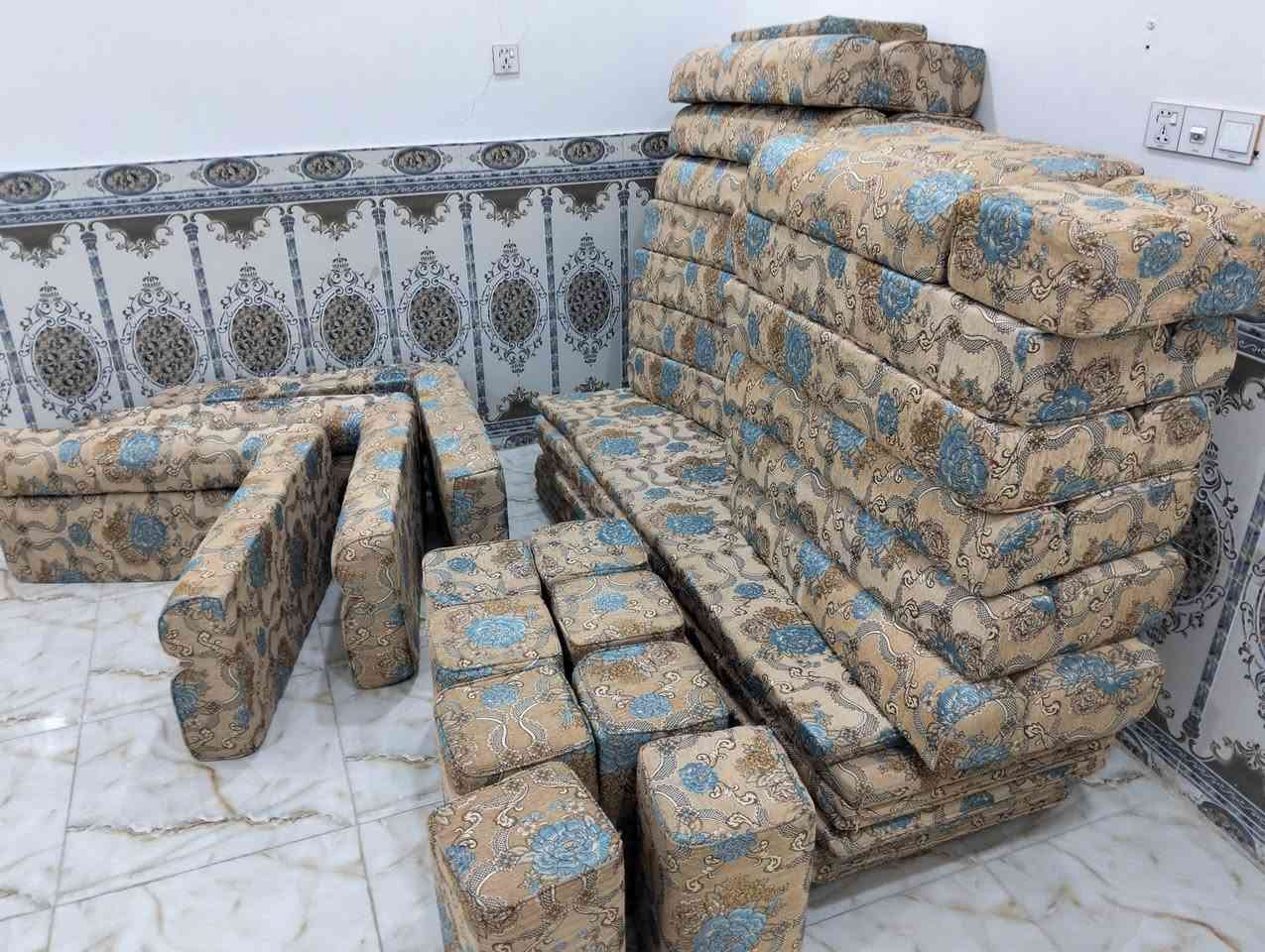 ديوان للبيع شرط جديد المكان ناصريه ***********
