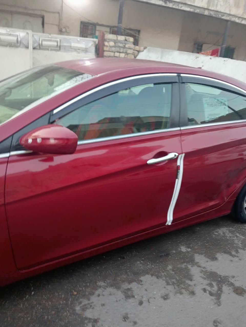 سوناتا للبيع موديل 2012 اللون احمر محرك 2400 تدفئه تبريد كير محرك بشرط صدر خير من الله بيه جراد بنيد وقماره وصندوك خفيف حسب ماموضح بالقماره وبيه ضربه خفيفه بالباب خلف السائق وتايرات جيده كهربائيات كامله والافضل تجي وتشوف وتفحص على راحتك السعر 95 وبيه مجال السياره خير من الله   عنواني بغداد الجديده رقمي ***********
