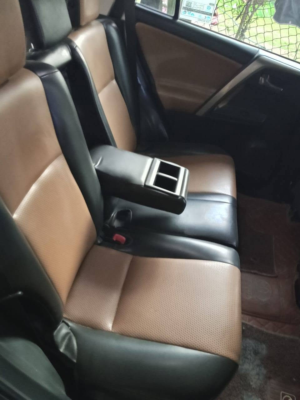 Toyota RAV 4  2015
للبيع 
فول مواصفات فتحه 
محرك ٢٥٠٠ تبريد ثلج
السيارة كلش نضيفه ما بيها نقص نهائي
السعر 170$ وبيها مجال للشراي
المكان :- بغداد الشعله السلاميات 
للإستفسار الاتصال على الرقم  :- ***********
