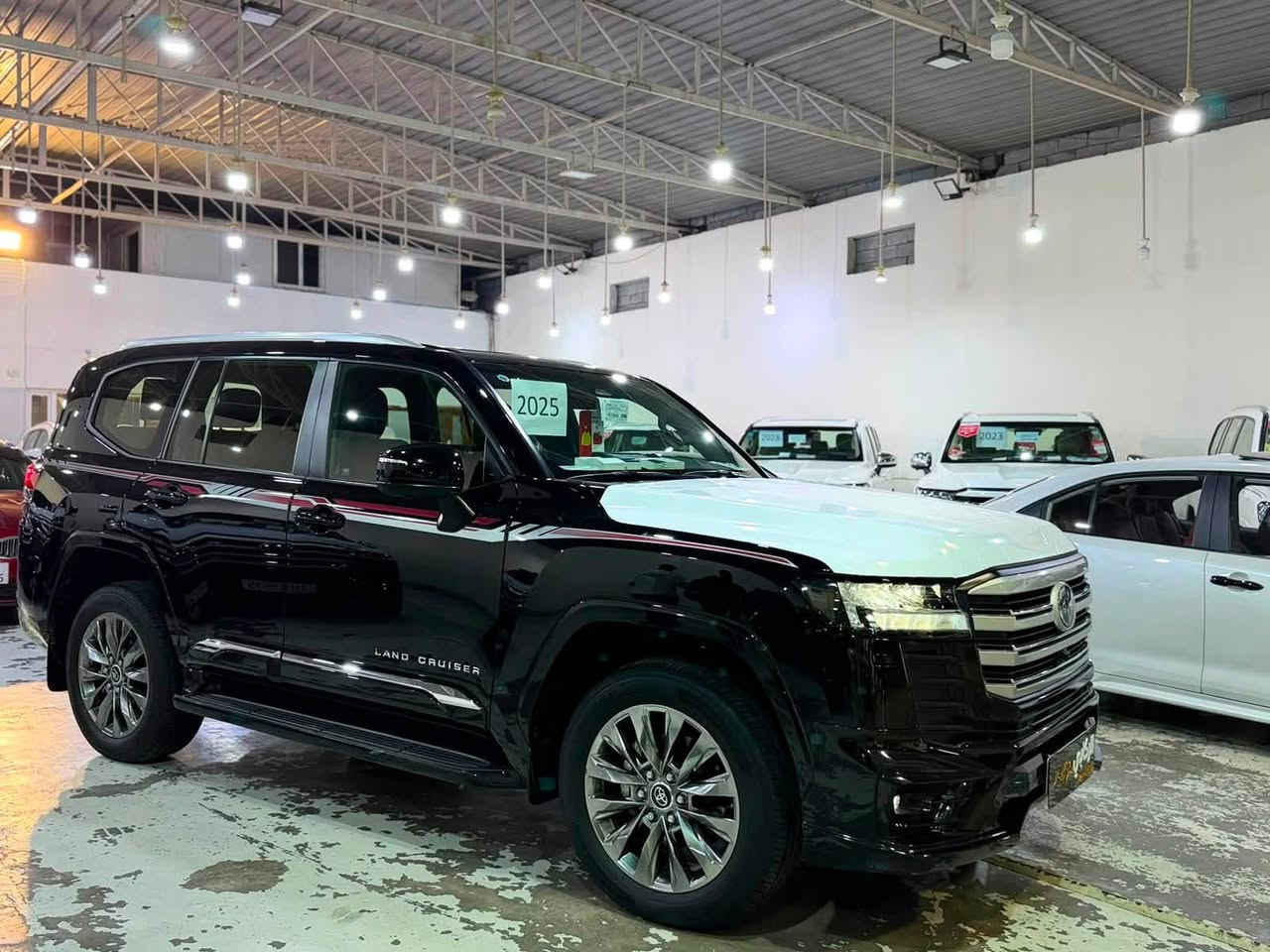 للبيع لاندكروز 2025 اخت زيرو ماشيه 6الف وكاله البريم GXR سياره ماشاء الله عليها رقم بغداد فول موصفات للاخير داخل احمر رقم بغداد بأسمي تحويل ثاني يوم مكان السياره بغداد مجمع معارض البياع السعر 720$وبيها مجال 
للستفسار *********** حيدر الركابي
