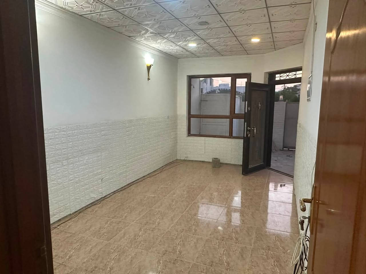 بيت للايجار ب ٥ حصاروك قرب اسايش حصاروك
البيت ١٢٥ م فلان مقابل حديقة
طابق الارضي مطبخ  استقبال صاله ١ غرفه نوم صحيات
طابق الثاني ٣ غرف نوم  و صحيات
الايجار ٤٥٠ الف
***********
