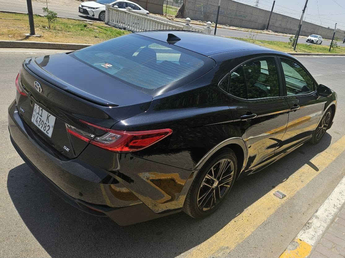 السلام عليكم 
كامري 25 se أمريكي للبيع
محرك ٤ سلندر 2500
بصمه اوتو هولد تحكم ستيرن ويل كب اسود جلد اوتو هولد رادار شاشه كامرا 
ماشيه ١٧ الف كيلو مرقم بغداد 
حادث جاملغ خلفي ضربته موضحه بالصور 
للاستفسار تواصل على الرقم 
*********** بغداد, العراق
