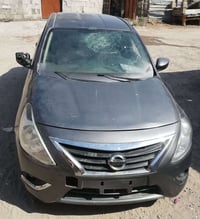 نيسان فيرسا وارد أمريكي كير عادي موديل 2017 رقم بغداد حادث صفحه السايق...