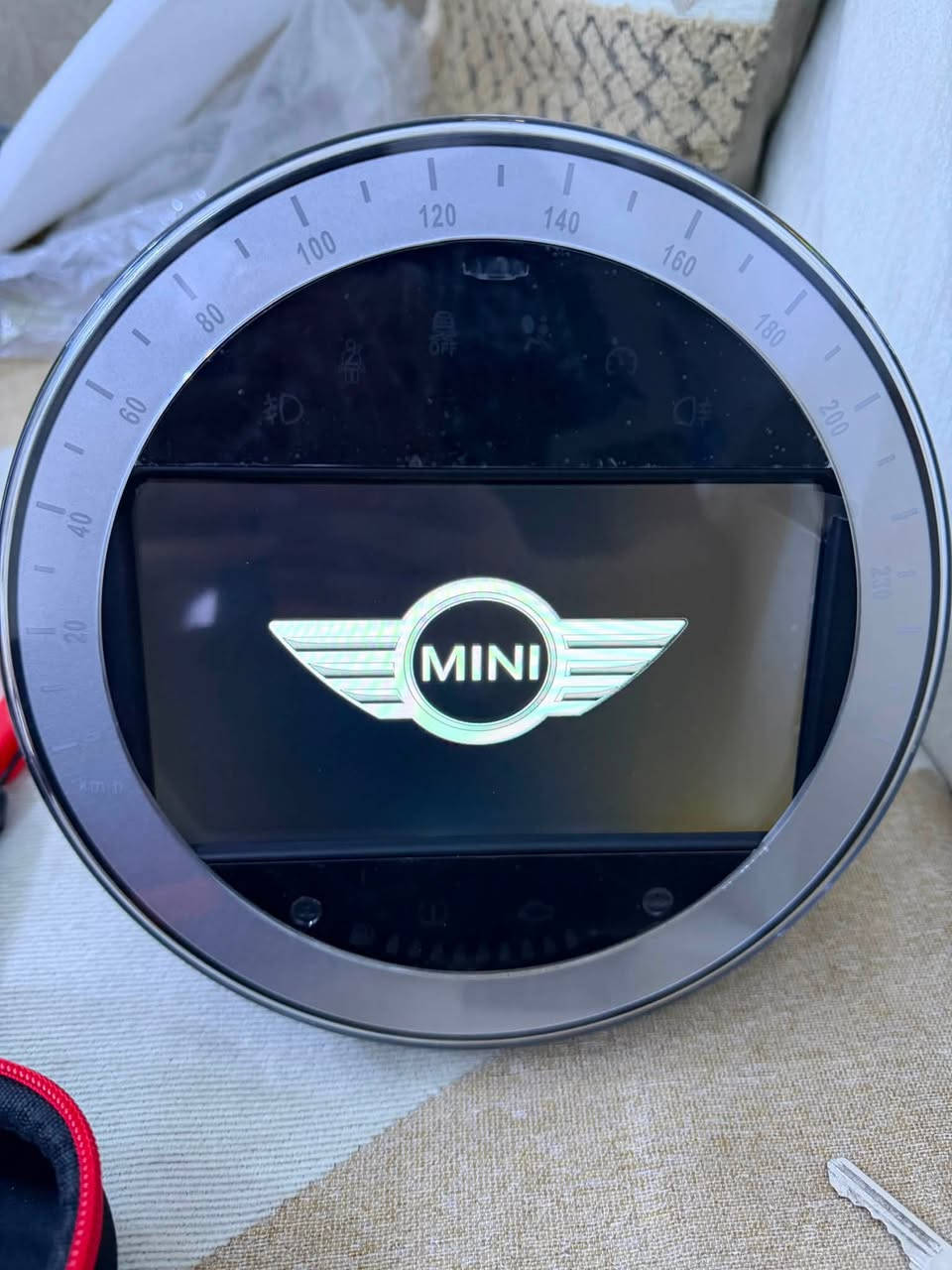 سلام عليكم شاشه اندرويد مال مني كوبرا  ميني كوبر (Mini Cooper R56 / R57 / R58 / R60) المنتجة بين عامي 2006 و2013. ذاكره 64 السعر 100 الف جديده غير مستخدم ***********
