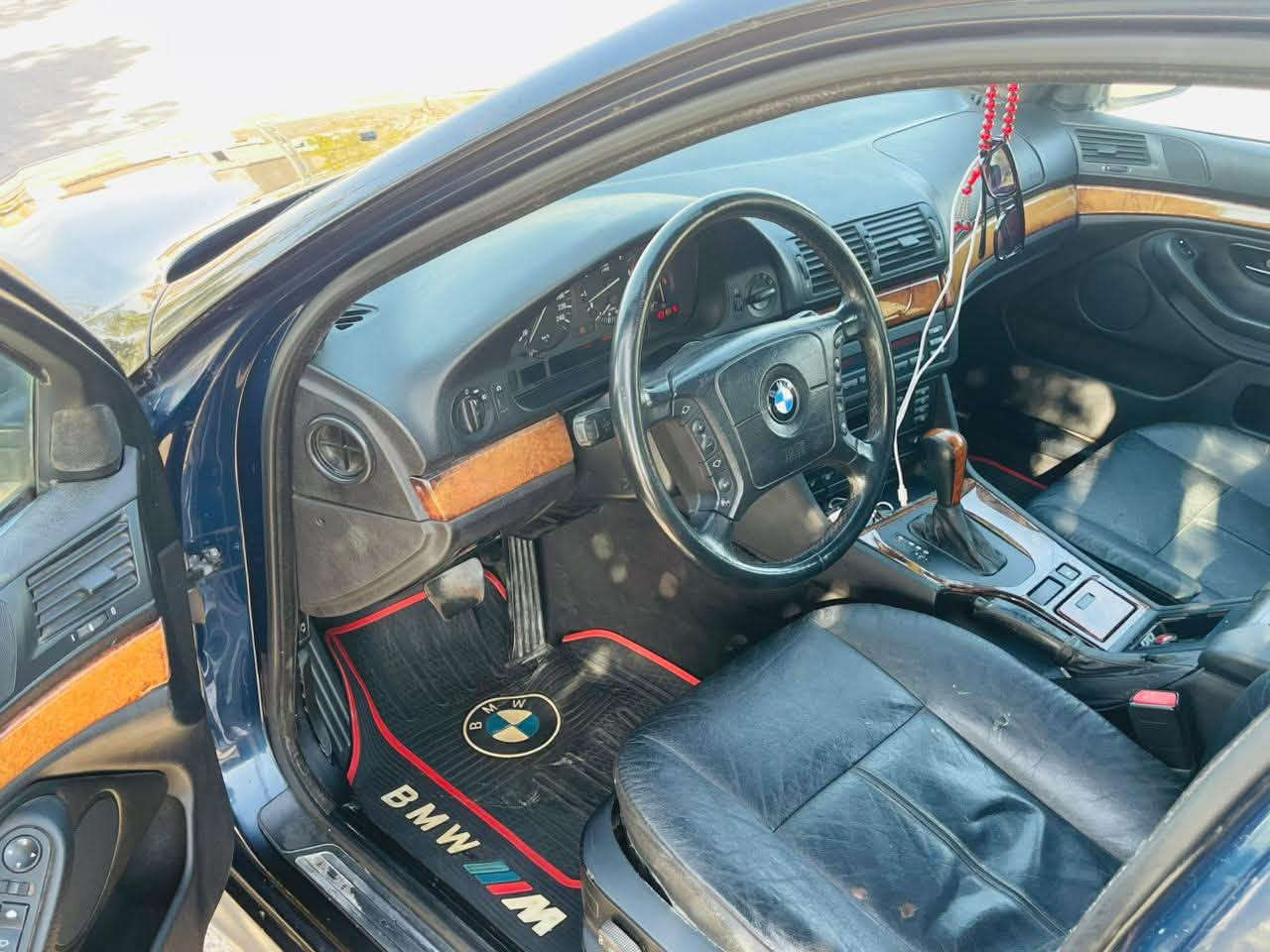 السلام عليكم
Bmw e39 صقر 
540 موديل 99 
مكينه v8

للبيع او المراوس حسب القناعه 
رقم ديالى دولي تحويل مباشر 
سياره وارد ياباني 
مصبوغه عام جماليه فقط بدون حادث بدون بارد 
مكينه كير تبريد تخم تاير باتري بالشرط 
سعر88 بيها مجال بسيط 
العنوان صلاح الدين الضلوعيه 
رقم ***********

