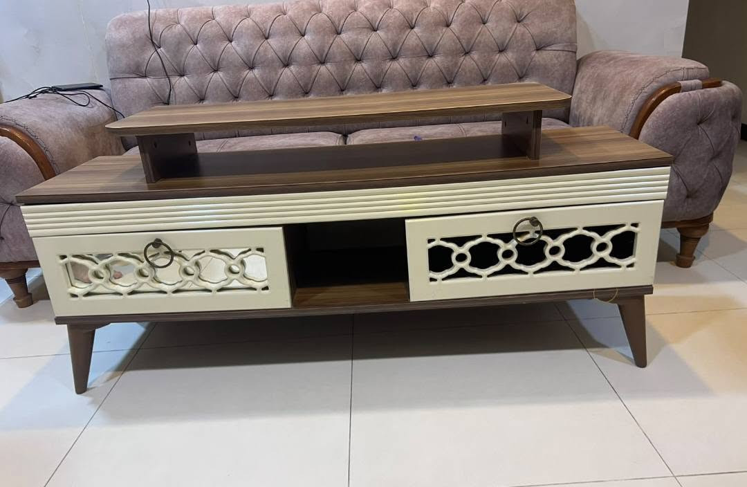 السلام عليكم موجود ميز خشب بلازمه سعره ٥٠ بغداد حي الجامعة واتساب 0771002472
