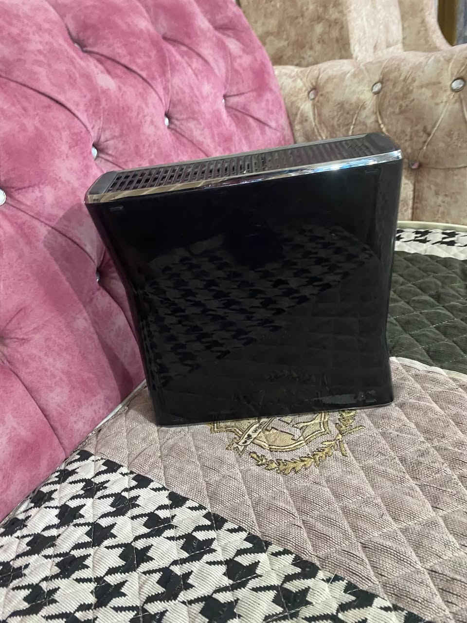 سلام عليكم اكس بوكس ٣٦٠ نضيف ٩٥ ٪؜ السعر ١٣٠ الف وبي مجال للشراي ويا جوستك وحده الرقم ***********  العنوان ديالى نايحت جديده الشط

