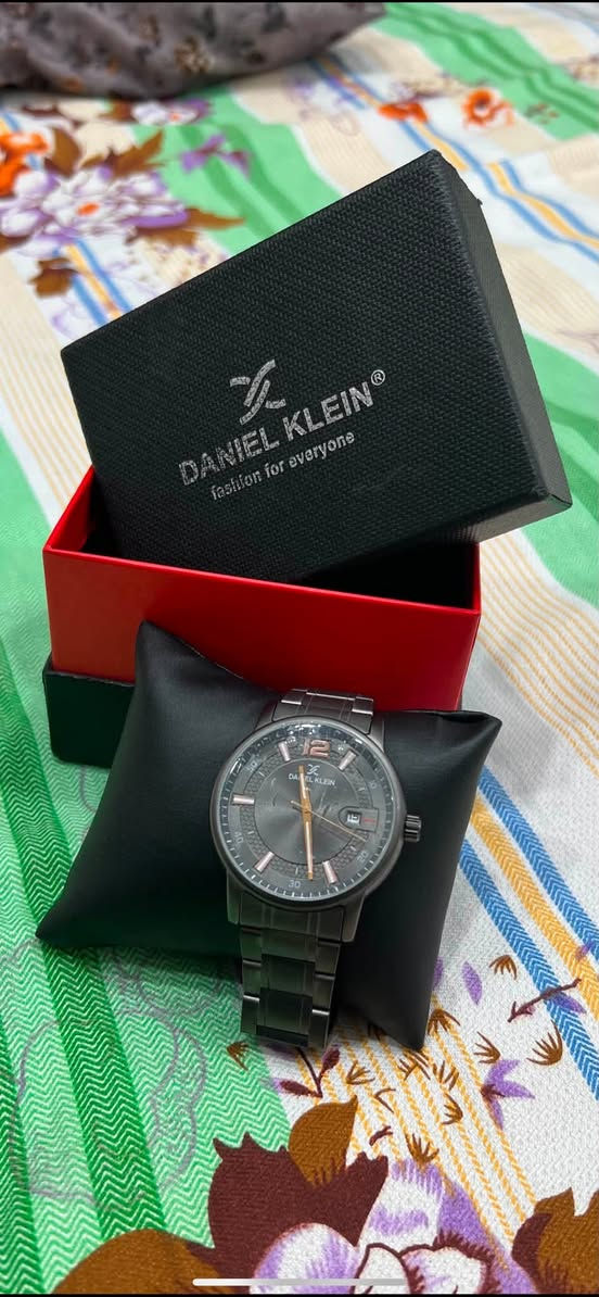 ساعةمن ماركة دانيال كلين (Daniel Klein)
للبيع قيم واخذ مكاني بغداد
***********
