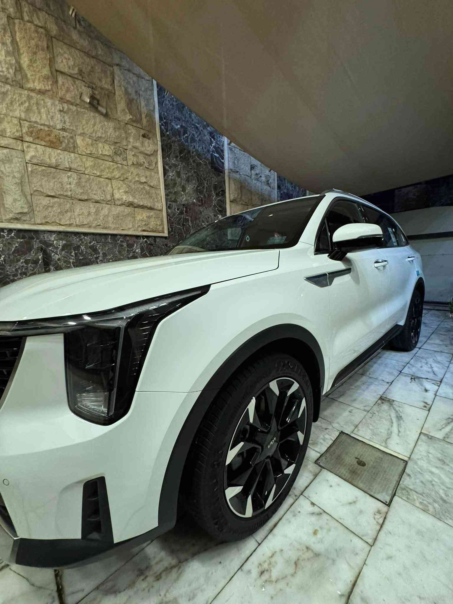 كيا سورنتو 2026 محرك 6 سلندر 

بسعر 327

المواصفات العامة:
🚗 الموديل: 2026 خليجي  
🔧 المحرك: 3.5 لتر – 6 سلندر  
📉 العداد: 18 الف كيلو متر
🛡️ الضمان: 5 سنوات أو 100,000 كم  
🔧 صيانة مجانية سنة أو 10,000 كم  
📍 الأرقام: بغداد 

💎 المواصفات:
✨ بصمة تشغيل
✨ تشغيل عن بُعد + نظام ترحيب
✨ اوتو بريك
✨ عداد ديجيتال
✨ كاميره عدد1
✨ مقاعد لون ابيض مخمل
✨ مقاعد أمامية كهربائية
✨ صندوق كهرباء
✨ سستم إيرباك 2
❄️ 7 مقاعد مع تبريد 3 مناطق
✨ صندوق خلفي كهربائي
✨ شاشة كبيرة + GPS
✨ شحن لاسلكي
✨ سايد بريك إلكتروني + Auto Hold
✨ إنارة LED أمامية وخلفية
✨ حساسات أمامية وخلفية عدد 8
✨ ويل كب حجم20 

السعر 327 وبيها مجال بصيط

رقم الهاتف  ***********

📍 ناصريه تقاطع الرايه
