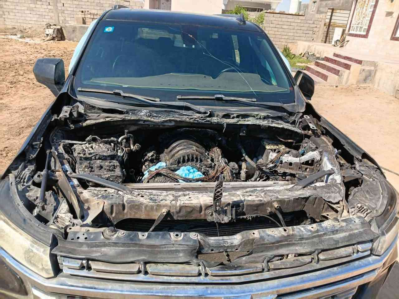 السلام عليكم تاهو سوبرمان طويله
سيارة تاهو سوبرمان اللون اسود موديل ٢٠٢١ وارد امريكي حادث جاملغ وبنيد وحاليا حرق داخل محرك والتفرعات  كما موضح في الصورة السيارة بسمي رقم بغداد  السعر ٢٨٠ وبي مجال الشراي رقم الهاتف ***********
دواخل السيارة ما متئثره نظيفه تخم تايرات جديد
تحكم كهربائي كرسي السايق والراكب
ملاحظه: جام السايق والراكب منزلهن كلشي ما بيهن
السيارة موجودة بشمال البصرة
