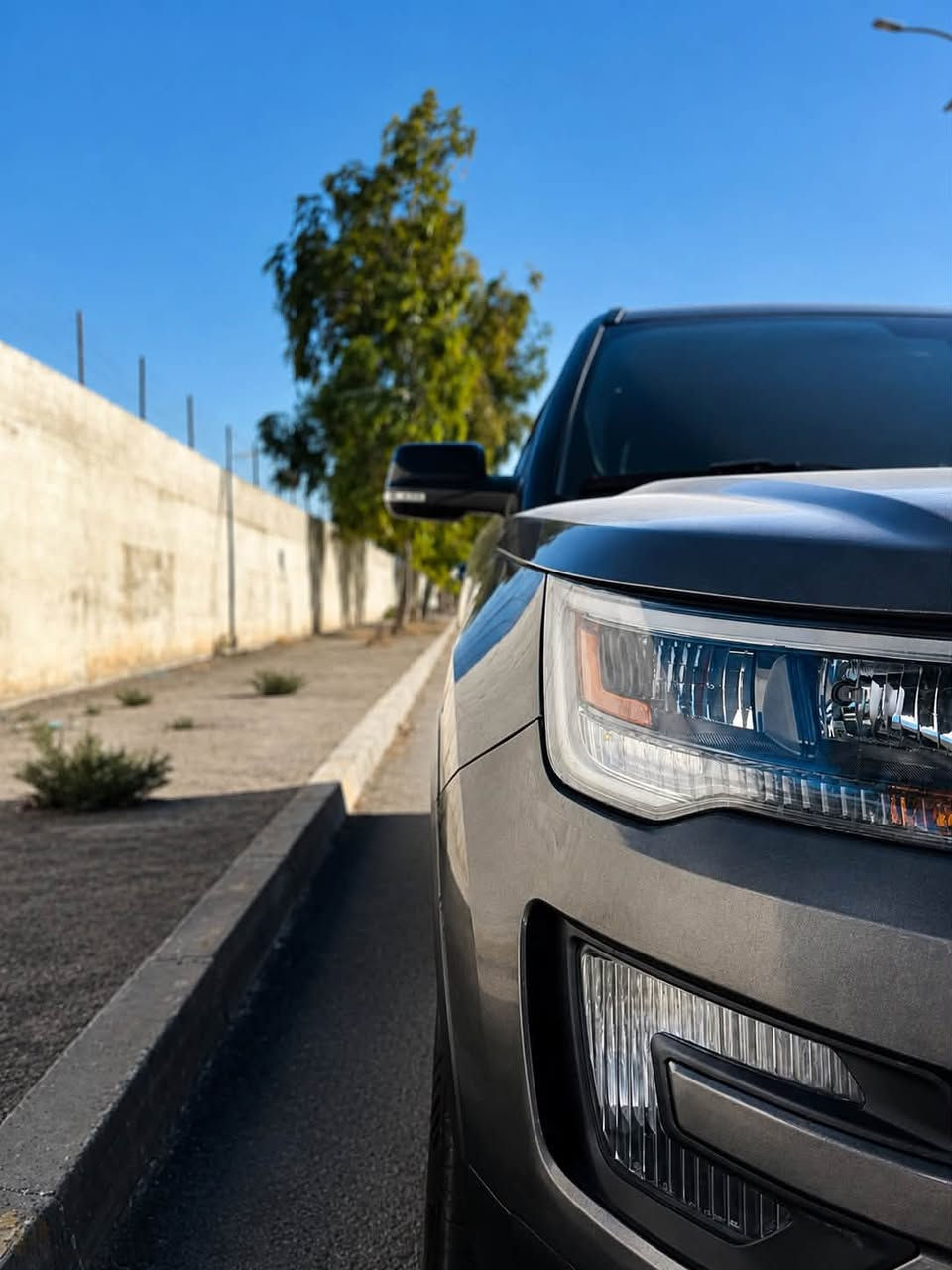سلام عليكم
Ford Explorer 2016 للبيع

XLT الفئة

المحرك V6 سعة 3.5 لتر
القوة 290 حصان
العزم 346 نيوتن
الكير 6 سرعات
عدد المقاعد 7 ركاب
سعة التانكي 70 لتر
الجنوط 18 انج
الكامرا الخلفية موجودة
حساسات خلفية موجودة
شغيل السياره بصمة
مقاعد السائق كهربائية
شاشة وسطية كبيرة ونظام تحكم بالمكيف مقاعد جلد وبانوراما ويمتد لمساحة وطويلة وفتحات تكييف للصف الثاني والثالث

ملاحضة عن السيارة : البنيد صبغ كامل وشبر في الحاملغ الامامي طرف السكن سياره نظيفه مال بيت

ملاحضة : صاحب الحساب مكلف بالنشر فقط .

رقم صاحب السيارة : ***********
