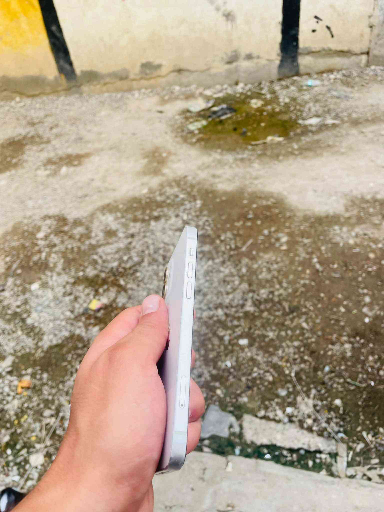 آيفون ١٢ • ١٢٨ • شاشه مبدله