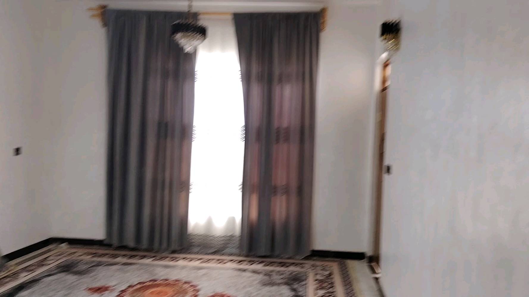 دار رقم معاملة كامله وتقييم كامل المساحة 200م البناء طابوق وصب كونكريت طابقين بناء جديد 2024 العمارة حي الغدير الثانية قرب شارع 20 يتكون من اربع غرف نوم و استقبال عدد2 ومطبخ عدد2 وصالة عدد2 وصحيات عدد4
السعر 140 قابل للتفاوض يرحم والديكم الي ماعاجبه السعر خل يعبر المنشور جزاكم الله خير الأستفسار *********** او ع الخاص