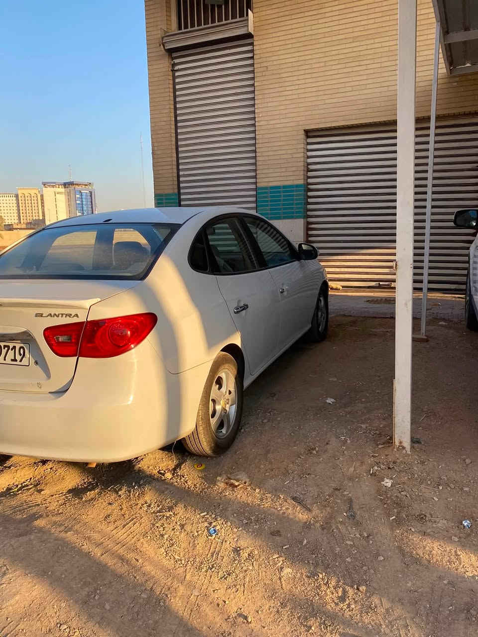 للبيع النترا مديل ٢٠١٠ فول واحد على واحد سياره محرك ٢٠٠٠دوش وارد خليجي سياره بيها صبغ بنيد اثر شخوط بدون دواخل سياره حداديه جديده وتخم تاير جديد داخل السياره جديد سعر ١٠٥ وبيه مجال واذا مو شراي لتعبني مكانه شارع احمد الوائلي ***********اتصال فقط
