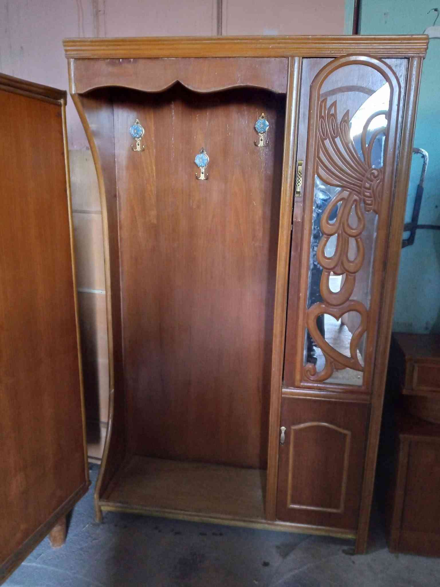 غراض مناسبه للبيع اتصال او واتساب***********
