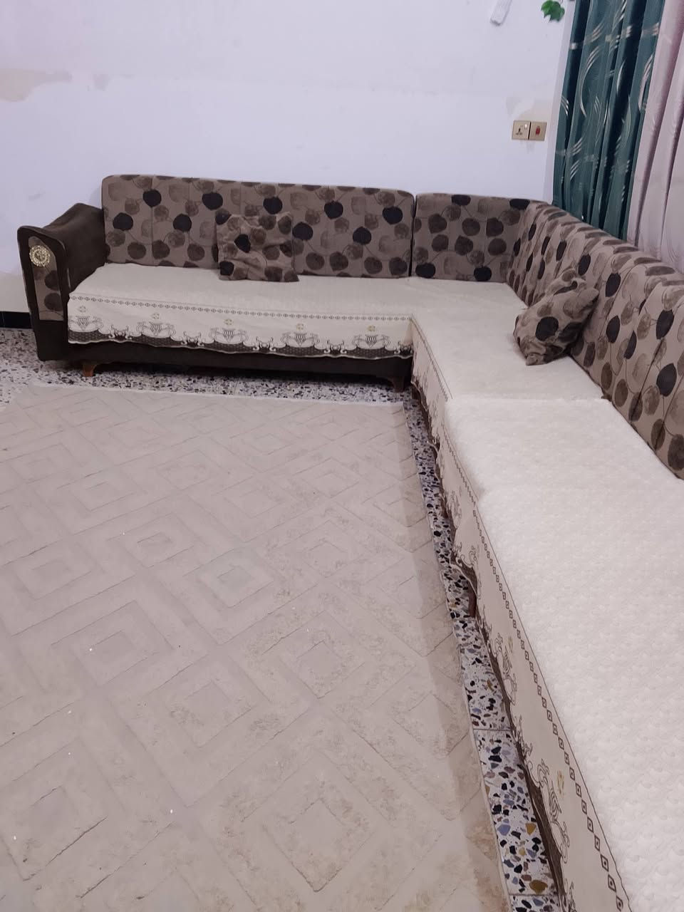 سلام عليكم ديوان للبيع 10مقاعد توصا 150 و بي مجال مع التلبيه العنوان بغداد الشعله***********
