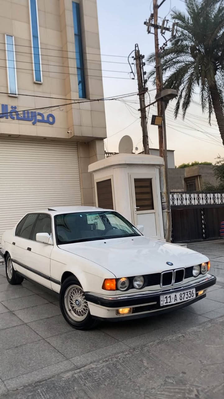 للبيع Bmw735
موديل٩١ رقم بغداد الانكليزي سنويه جديده باسمي تحويل مباشر 
سياره  بدون صبغ بدون تبديل  
محرك كير  شغاله ١٠٠/١٠٠
حداديه جديده طوبه 
تبريد شغال ثلج ويه السويح 
موصفات 
كمبيوتر دبل جكمجه 
سلايد رووف طكيتن
داخل مخمل جديد لوك كراسي مخمل لوك 
بطاين مخمل صاج ملكي ابو الخط 
هوك خلفي بلادي 
مسجل Sony اصلي 
سنتر لوك 
ويل خليه اصلي وتخم تاير جديد 
مري كهرباء 
سياره جديده بمعنى الكلمه. وعليها ادامه كامله بدون اي نقص ترايك مفتوح كلها على وضع الشركه حتى كاعيات الاصليه بيها  
السعر 77$
للاستفسار الاتصال على الرقم ***********
مكاني السيديه حي الاعلام
