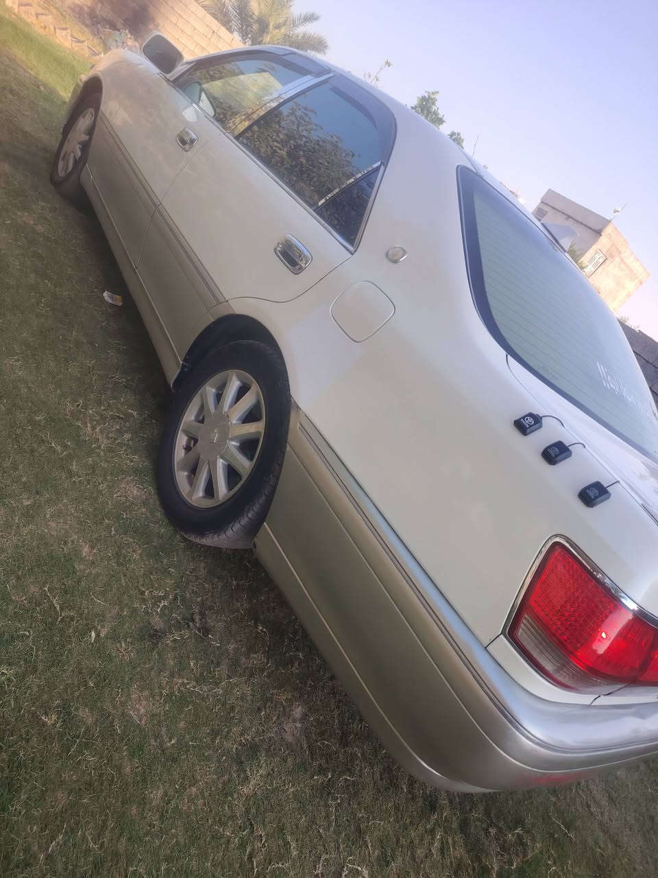 السلام عليكم ملكه ادوات وينه الي يدور جديد كير محرك صدر تخم تاير تبريد تدفئه لايت  بيها  عالي ناصي زنون  ويل نجمه  كله شرط وفول ترايك ١٨٠سياره كرستال جوم اربع كهربائي مسجل دمام اربع سماعات شغاله وفول سياره ماعايزها برغي محرك ديفور صغير مكفوله كلها السعر ٤٠وبيها مجال بسيط لاتجي وتكلي سوك كلشي بي حته ب ٢٠تلكه اني بايعك سياره معنه الكلام اعتذر عن الوعده وال اقساط بيع نقد فقط يرهم مراوس حسب القناعه العنوان صلاح الدين تكريت قضاء العلم قريه الربيضه رقم الهاتف ***********
