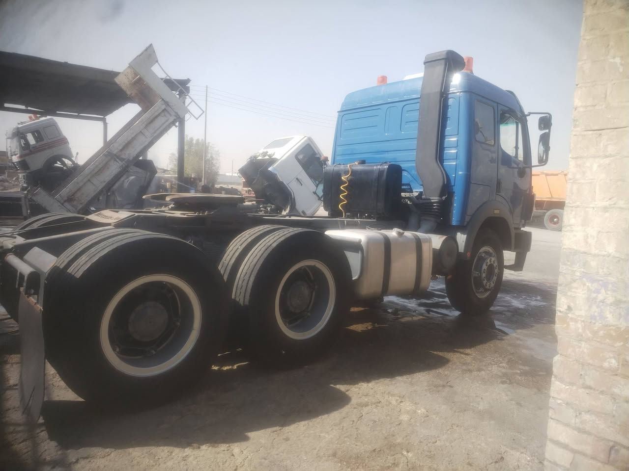 السلام عليكم البي موديل 96
مربوطه اجناب متحركه 3محاور سنويه ل 28 ارقام انكليزي مكينه وكير اكسل شرط لمكينه قبل 4 أشهر مجفتها مجموعه نص بولبرن جبير السياره اصل تك طويه ومطوله من لحنيه تايرات انضاف حداديه جديده
السعر 3شدات مكلف بالنشر رقم راعيها *********** احمد
