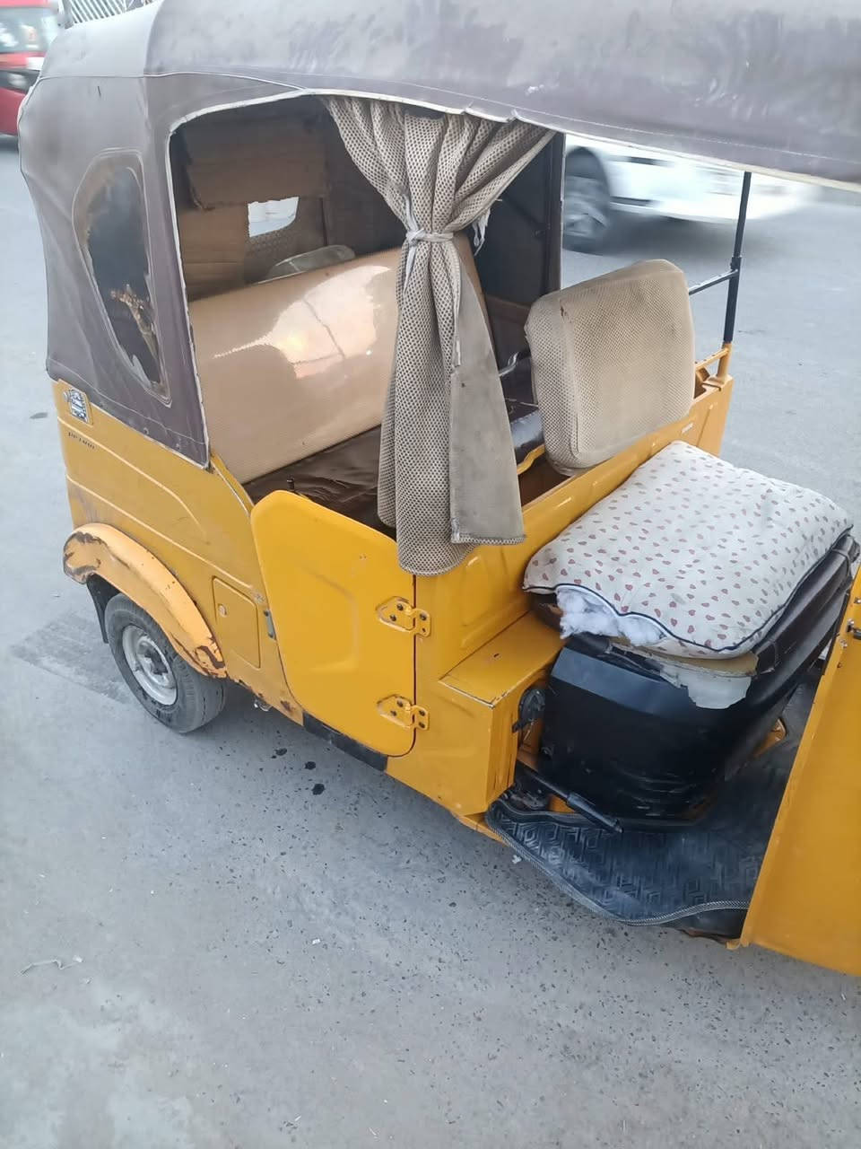 السلام عليكم للبيع
2021 رقم كربلاء انكليزي مشروع وطني 
راعيها ببغداد المدينه وتحويلها اي مرور يعجبك 
تكتك مابيها قطره صبغ وتراي الي بالك يخبل 
ومكينه كلش ناعمه عارضها ب 6 و 700 وبيها مجال 
للأستفسار *********** مدينه الصدر
