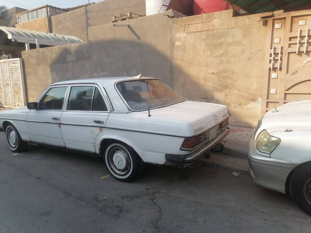 مارسيدس مديل 1985رقم كربلاء الماني  كير ومحرك بطه تبريد شغال سعرها 23وبيها مجال مكانها كربلاء حي النصر ***********
