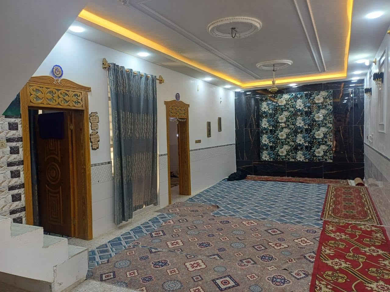 دار للبيع 300م ( مكتب النور)
*********** وتساب

موقع /نجف 🏡شارع المطار
#مقابل قرية الغدير عمود  262 

البناء درجة اولى كامل مفتاح 🔑🏡

غرفتين /صاله/مطبخ / ستقبال/ صحيات/
بناء فول/ اساس + سقف كونكريت + طابوك

ألخدمات 🏡 #البيت مقابل ملحق قرية الغدير 
ماء/كهرباء/مدارس/سوق/تبليط/لحد الباب
