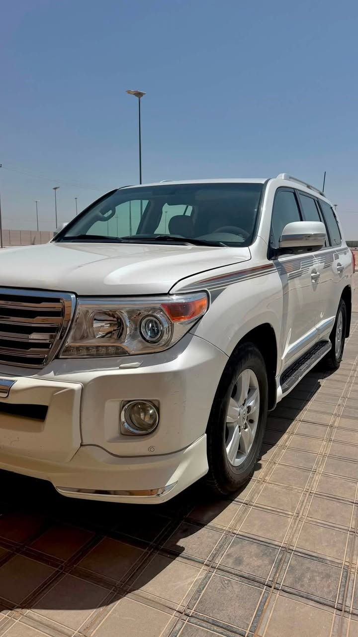 لاندكروز G.X.R بريم اصل
موديل 2013 سنويه وتكمة 
السيارة نظيفه كلش وما عايزه شي 
فول مواصفات 
فتحة 
تشغيل عن بعد 
حساس امامي خلي 
مقاعد جلد 
كامرا 
انارة داخلية على الاقدام بلادي ازرق
طفاية 
وباقي مواصفات البريم المعروفه
السيارة كفالة عدا كارت صغير جدا بمقدم البنيد 
السعر 33.000 $ 
مكان السيارة / النجف 
للاستفسار / ***********
