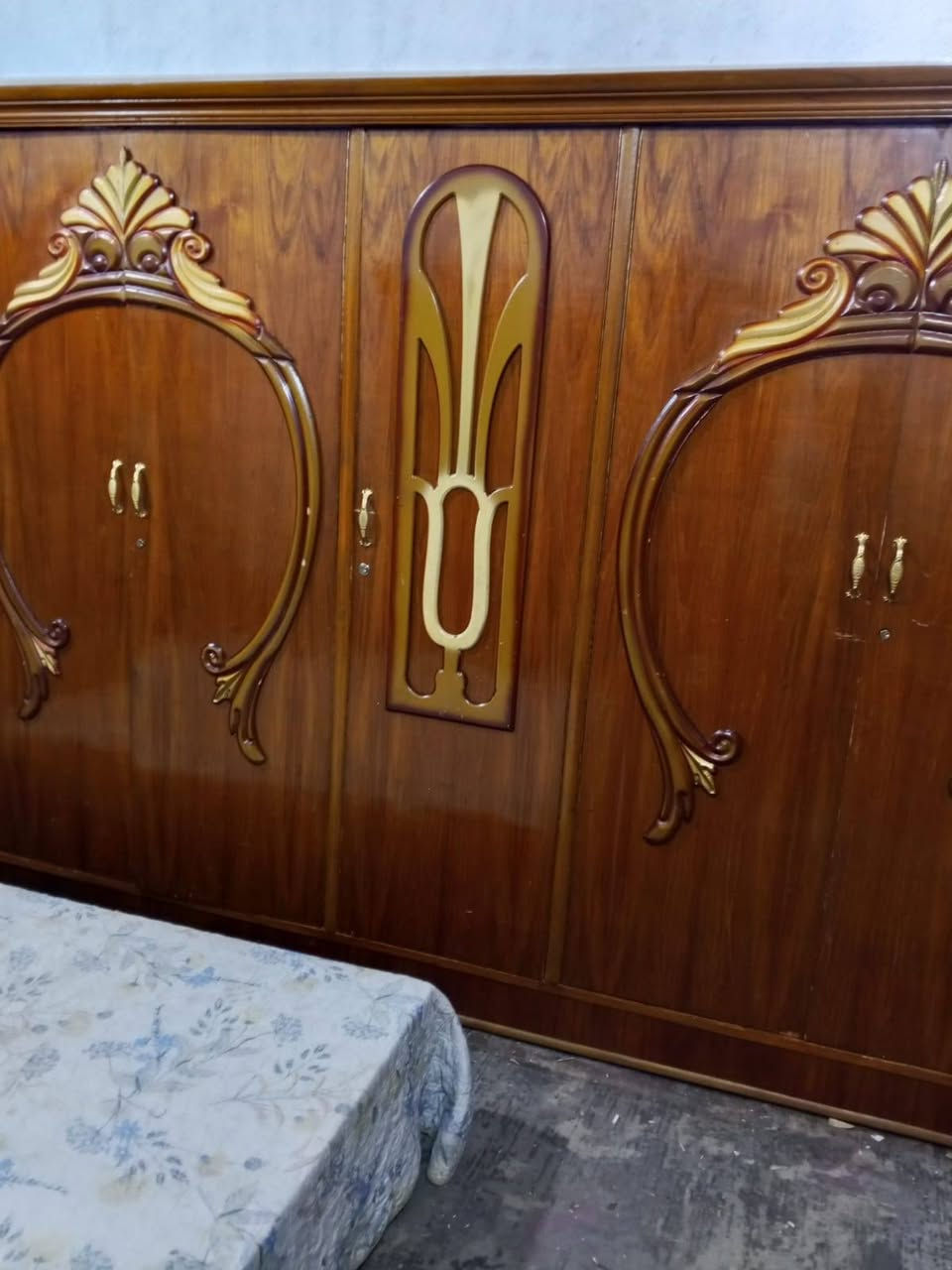 550غرفه خمس ابواب زاويه كنتوريه صاج بغداد الحسينيه مال الراشديه وعندي توصيل ***********
