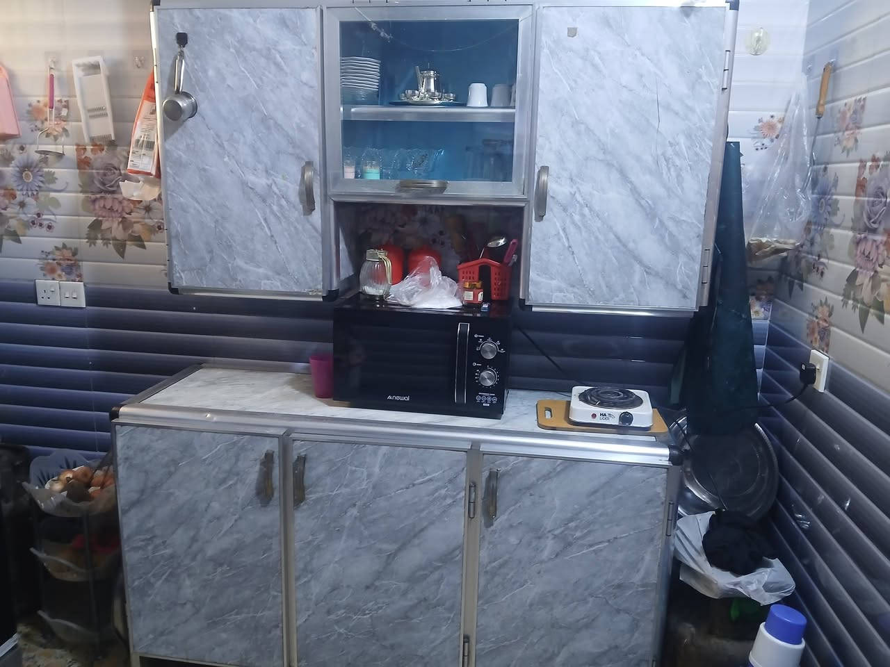 كاونتر مع سنك للبيع نظيف جدا.. 
للبيع الاثنين معا بسعر 175 الف
تواصل ***********
