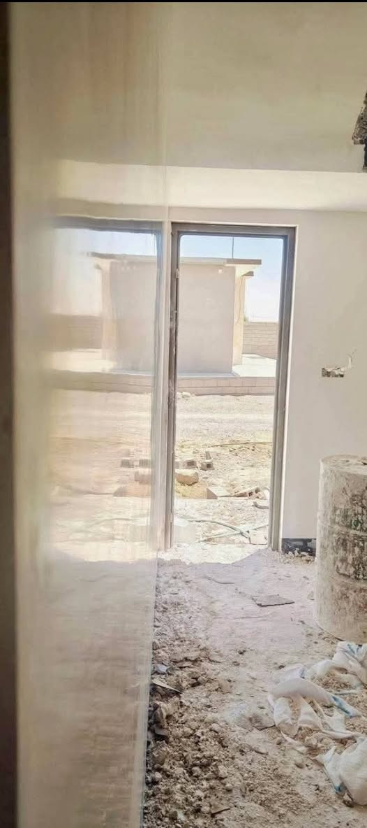 السلام عليكم كادر لبخ جص من الموصل كادر يتكون من 5 اصطاوات و 5 عمال كادر جبير وشغل عل مصاطر سعر المتر بثلاثا ونشتغل حسب الطلب الستفسار عل رقم 
 الخاص مفتوح  ***********

نص مكتوب في الصور:
- Shot on AWESOME A70