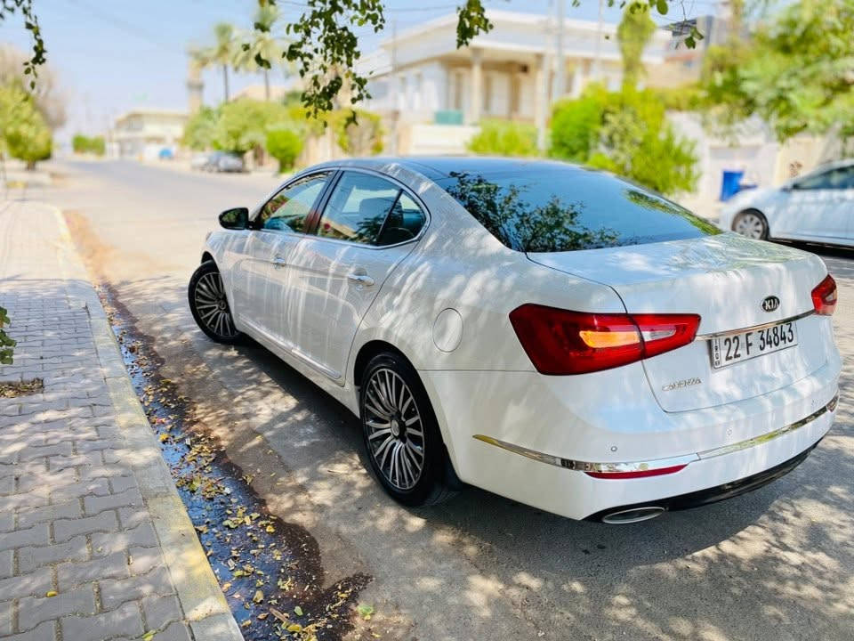 سلام عليكم
✅ كيا كادنزا موديل 14خليجي رقم أربيل دولي 

✅ فئه الأولى محرك  v6

✅ فول مواصفات vip ⬇️

✅ بصمه ابواب

✅ ستيرن كهرباء متحرك

✅ ذاكره خزن كشن السائق والستيرن

✅ دبل جام 

✅ مري شفط وتنزل عالبگ لرؤيه اوضح

✅ مرايات تعتيم للاضاءة العاليه وهيتر  

✅ حساسات امامي خلفي

✅ فتحه سقف

✅ كشنات جلد تدفئه وتبريد امامي خلفي 

✅ كشنات كهرباء امامي 

✅ تحكم ماوس امامي خلفي

✅ الكشنات الخلفيه VIP 

✅ تبريد 2 قطرات 

✅ بردات  عدد ١

✅ سماعات ودمام بلادي  

✅ نضام اوتو هول

✅ نضام مانع انزلاق ABS

✅ نضام تراكشن كونترول 

✅وبعد بيها هواي مواصفات لاتعد ولاتحصى 

✅الغرفه والدشبول والابواب ملكي

✅انارة ترحيب بالداخل كامل بلاد حتى جوه الكشنات

✅ترحيب السياره عند الاقتراب 

بعد بيها هواي مواصفات المعروفه

بيها صبغ قطعتين اثر شخوط فقط بدون اي دواخل 

قبق المحرك مفتوح شرط لاا صرف لاا بخار 

سنويه ورقم كلاا جديد 

كوبون بانزين موجود 

السعر 140$ بيه مجال 

***********
