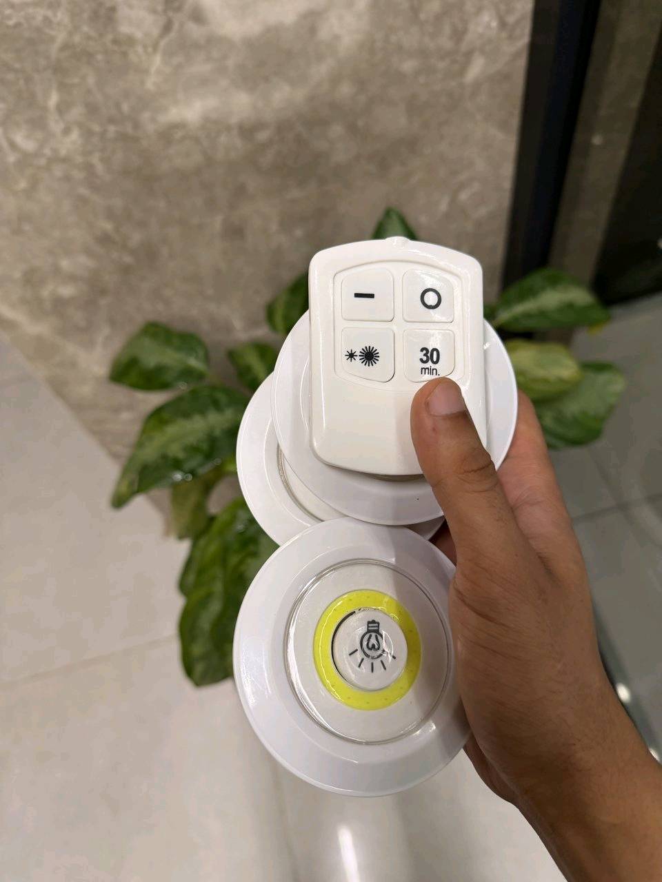 خلي الإضاءة بلمسة ذكية! 💡

بعدك تعاني من الأماكن المظلمة بالبيت؟ 😍
هسه وياك طقم إضاءة LED مكوّن من 3 قطع ويا ريموت كنترول، يضوي المكان بسهولة وبدون تعقيد!

🔹 تحكم بالإضاءة عن بُعد.
🔹 إمكانية تعديل مستوى الإضاءة.
🔹 مؤقت 30 دقيقة للإطفاء التلقائي.
🔹 تركيب سهل باستخدام اللاصق.
🔹 يشتغل بالبطاريات، بدون أسلاك أو حفر.

مناسب للحمامات، المطابخ، الخزائن والممرات ✨

📩 اطلبه هسه وخلي كل زاوية ببيتك تنوّر! �